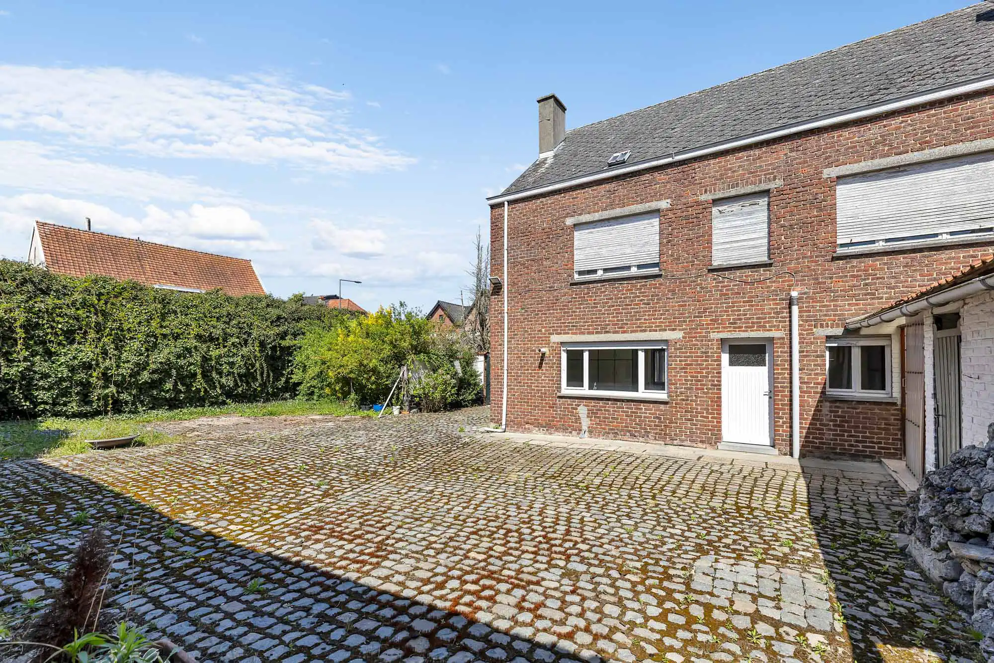 Ruime te renoveren woning met loods en bouwgrond foto 26