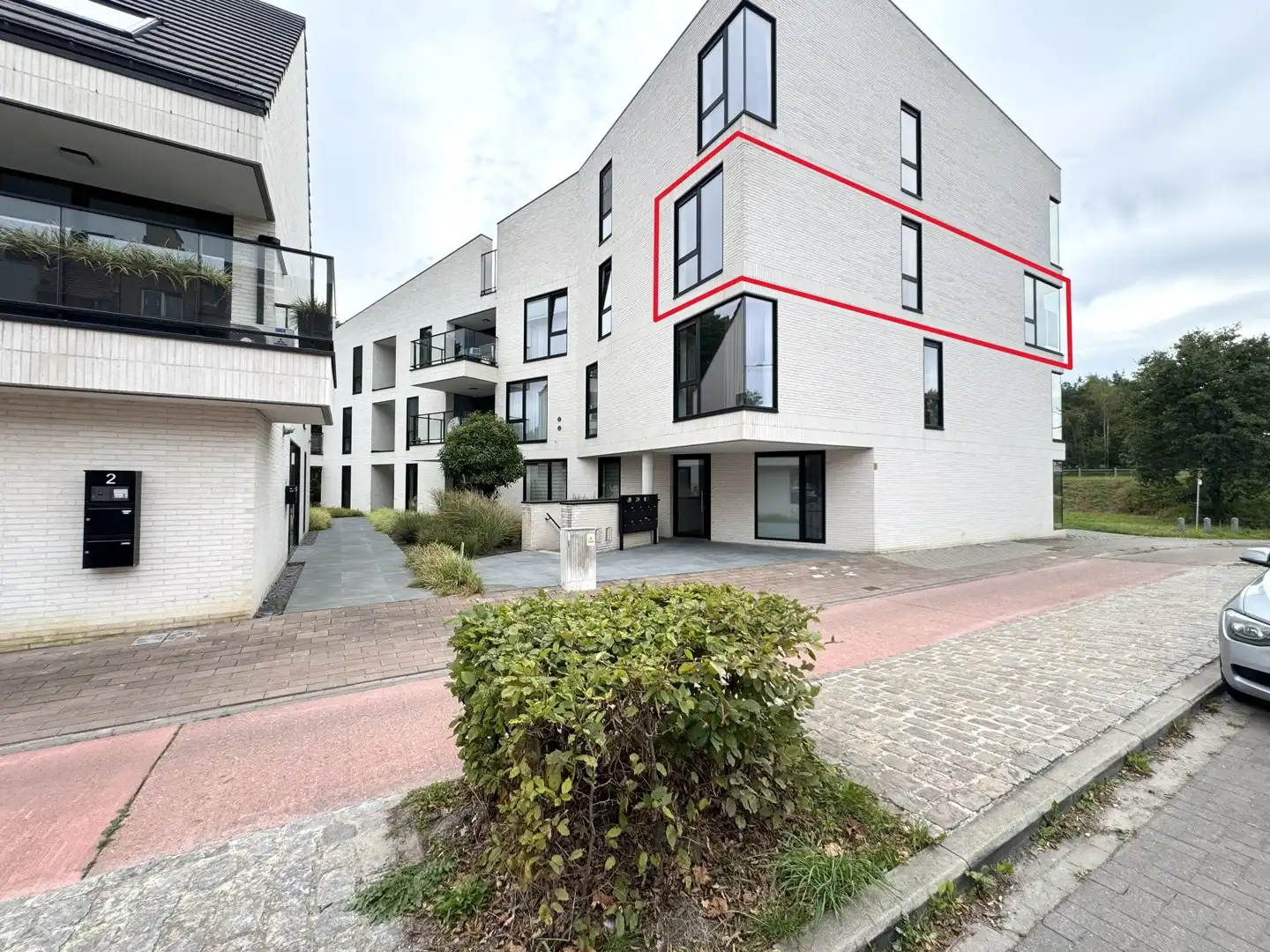 Prachtig bemeubeld appartement met 2 slaapkamers te huur nabij Genk centrum foto {{pictureIndex}}