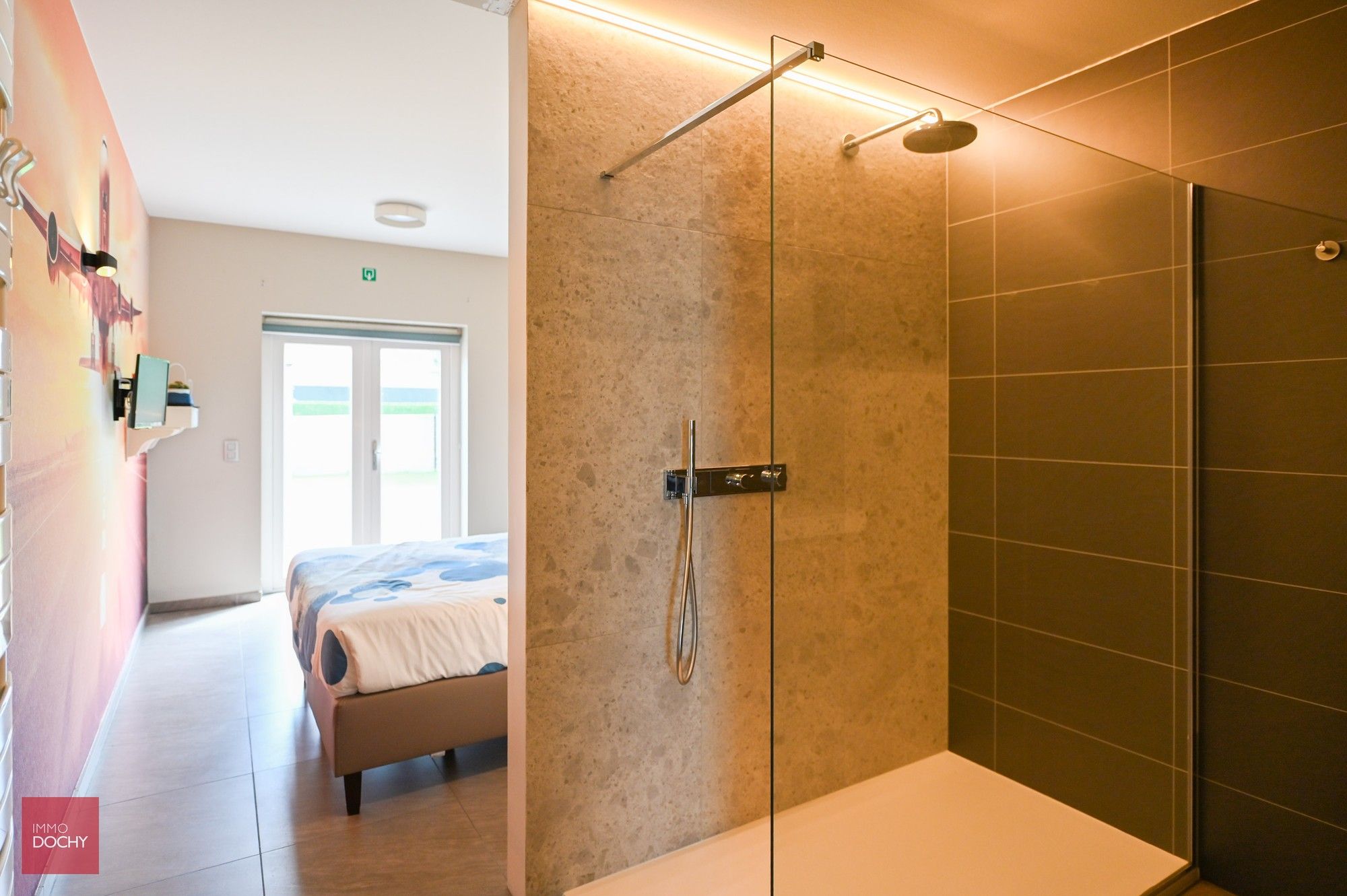 Mooie alleenstaande energiezuinige woning (A-label) met alle comfort en discretie foto 6