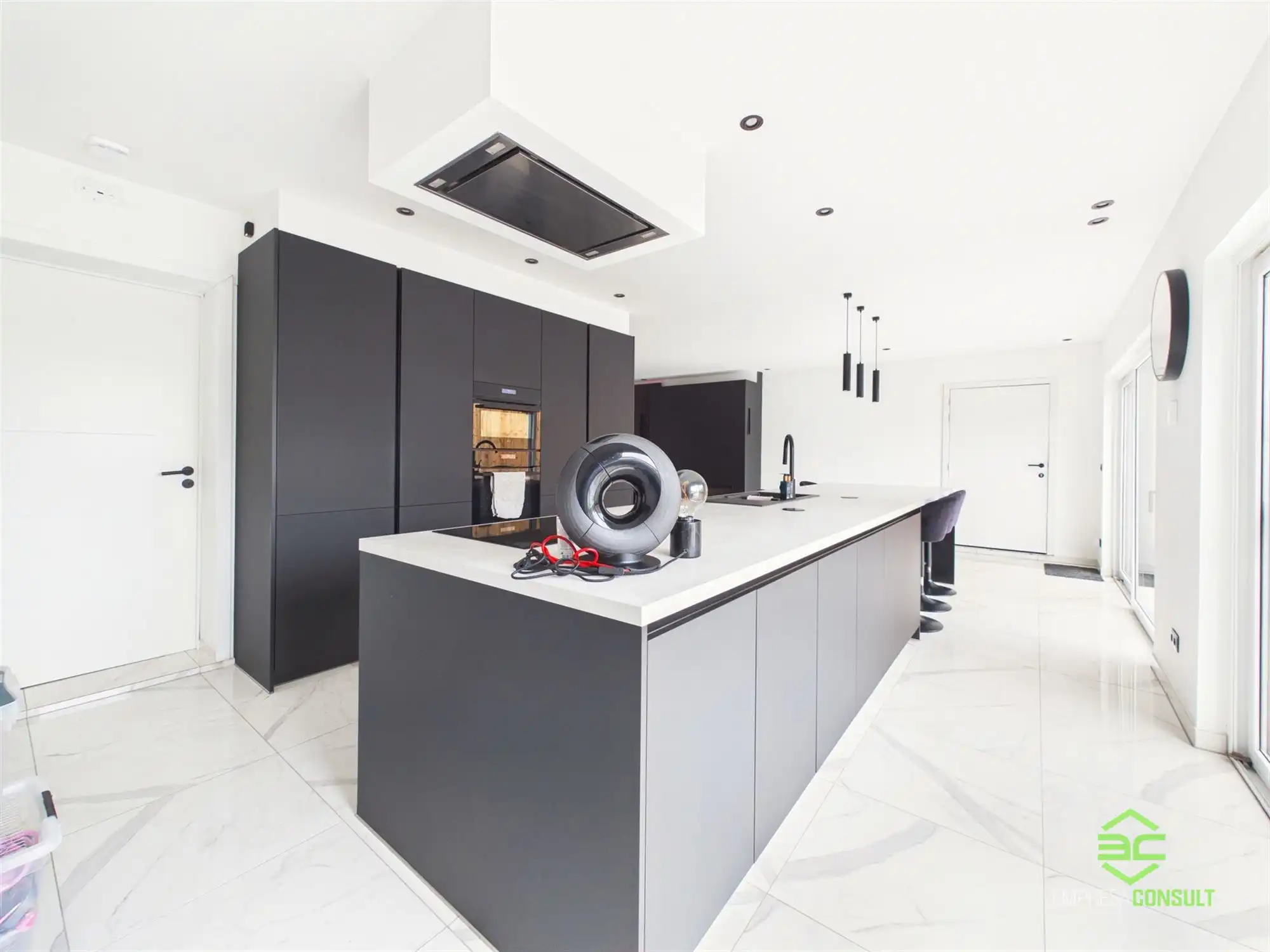 Instapklare gerenoveerde woning met zwembad op 22a 82ca! foto 11