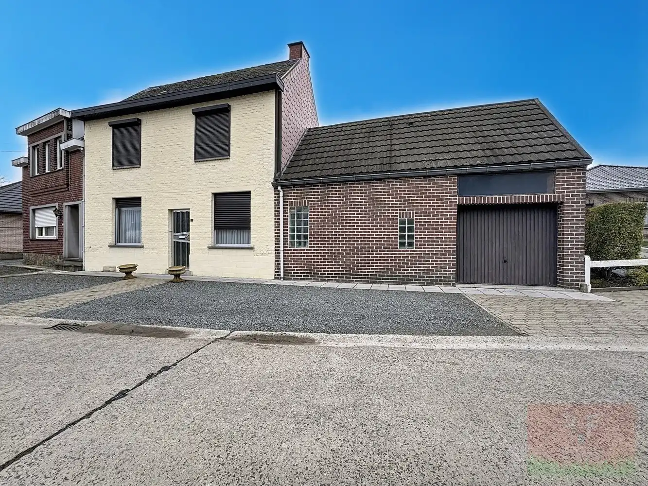 HOB met garage en grote Zuidgerichte tuin in het pittoreske Scheldewindeke foto {{pictureIndex}}