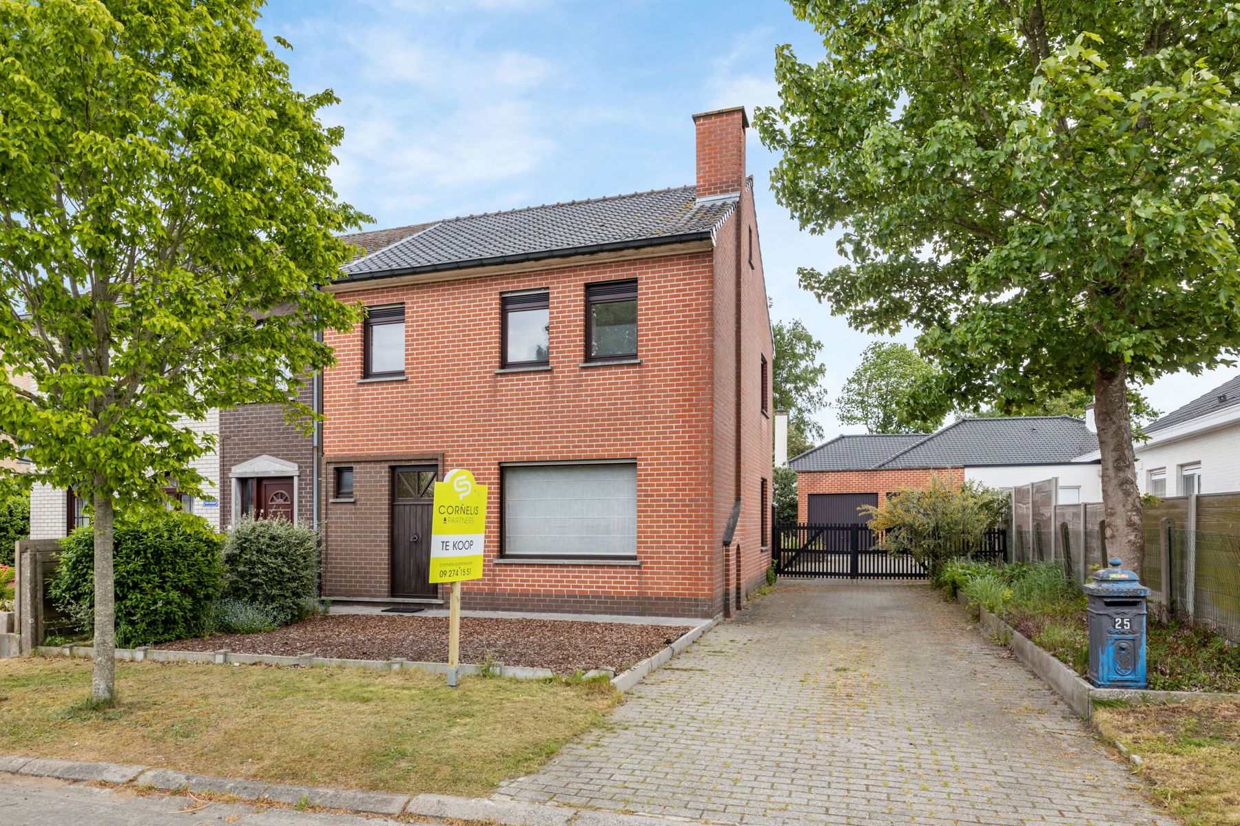 Hoofdfoto van de publicatie: Halfopen woning met tuin, 3 slpks en dubbele garage