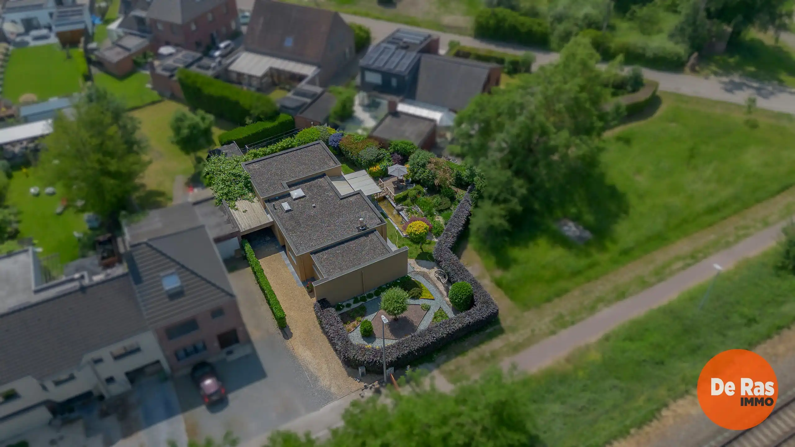WETTEREN - Open bebouwing in rustige straat met leuke tuin foto 28