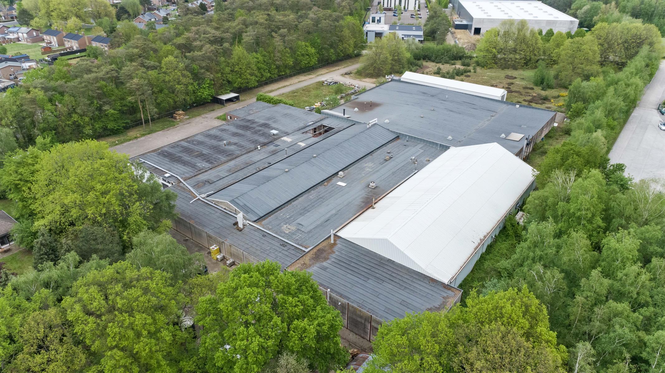 Industriegrond circa 25500 m² met bedrijfsgebouw en loods foto 15