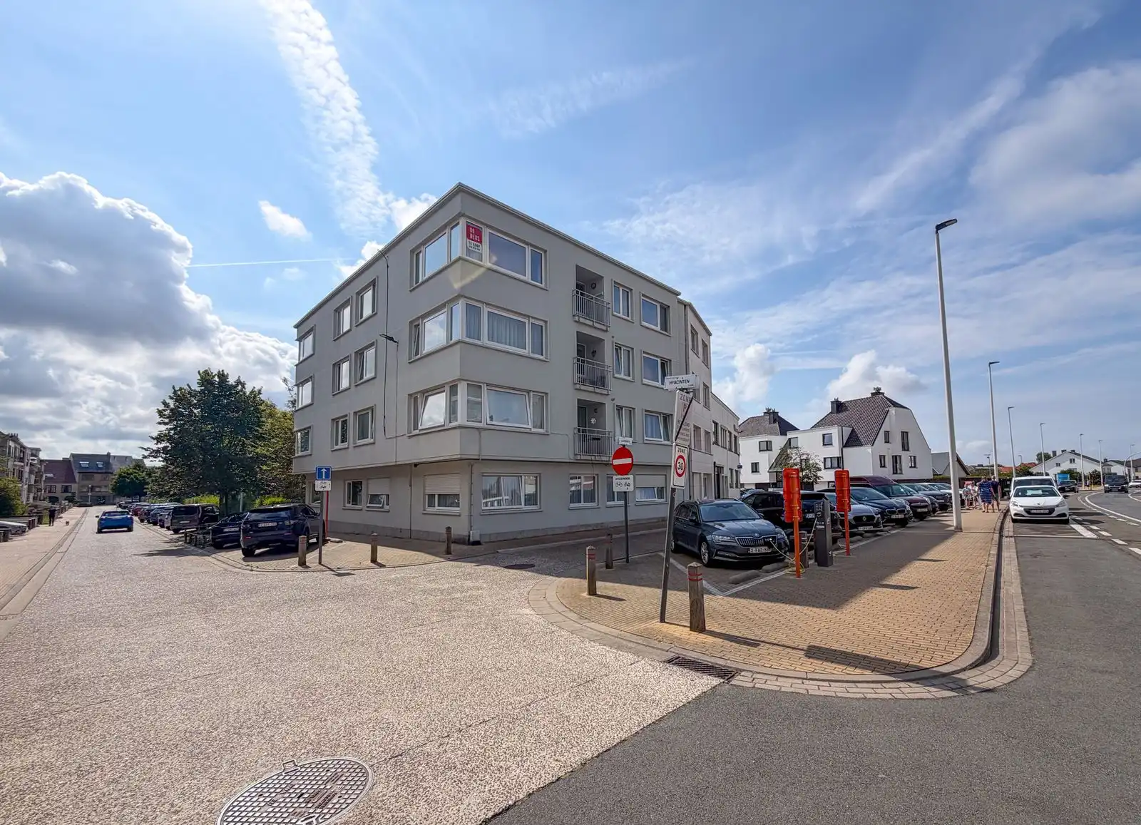 Fanstastisch ruim hoekappartement met 2 slpk én gemeubeld, pal aan zee foto 16