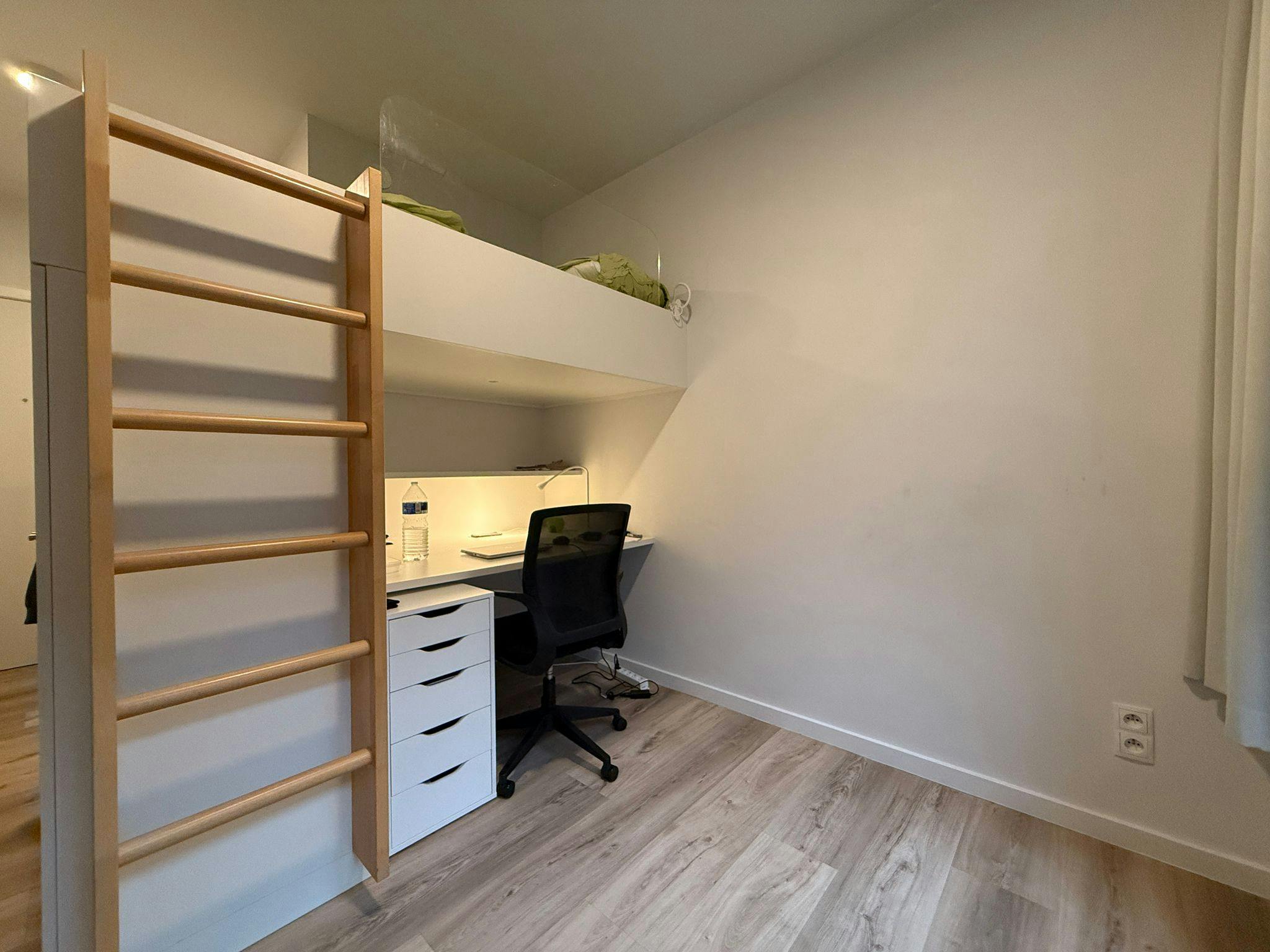Studentenkamer ca. 18m² te koop op toplocatie te Antwerpen foto {{pictureIndex}}
