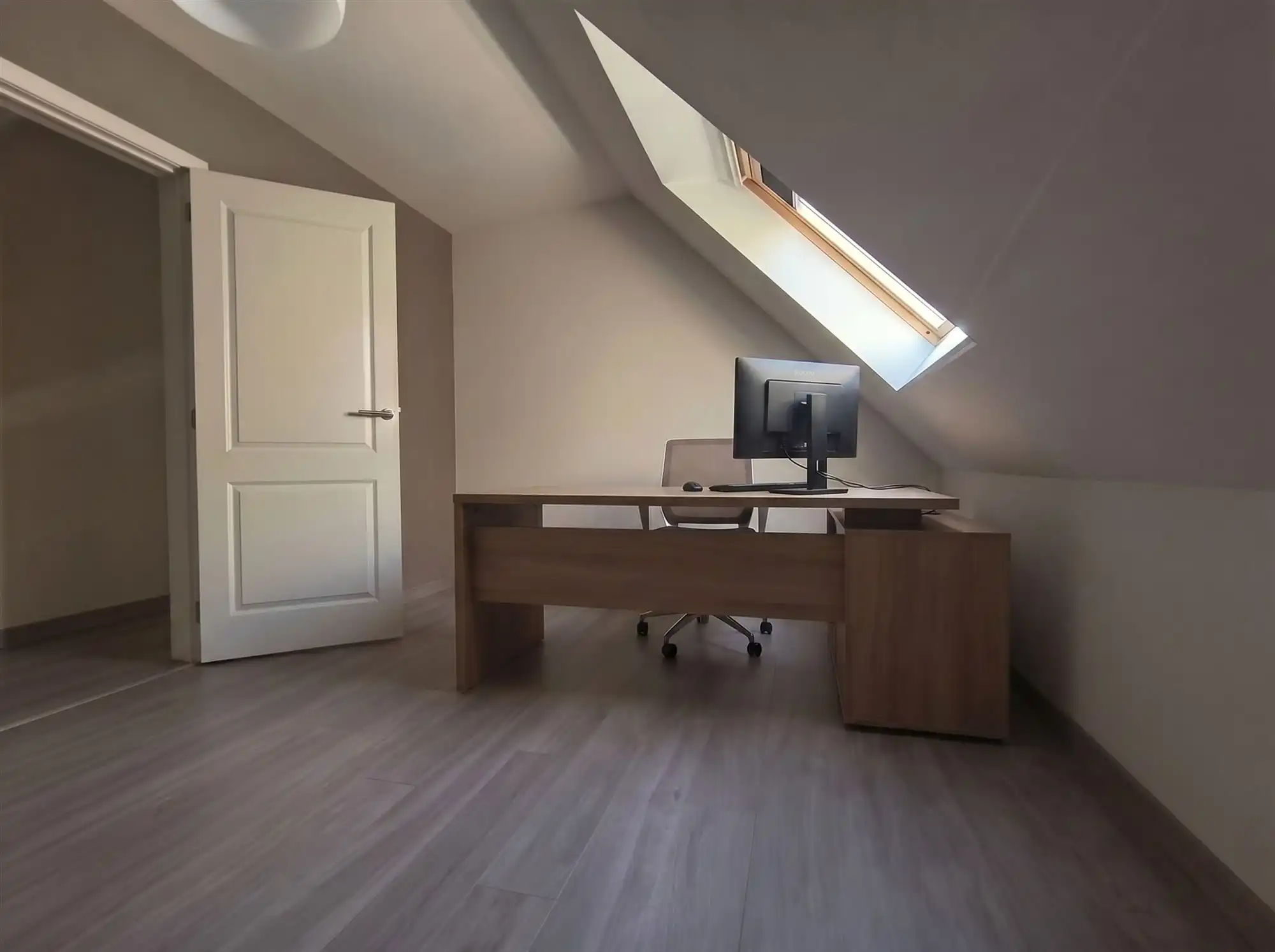 Appartement met groot terras, 2 slaapkamers, dressing en carport. In gebouw met slechts 2 appartementen. foto 14