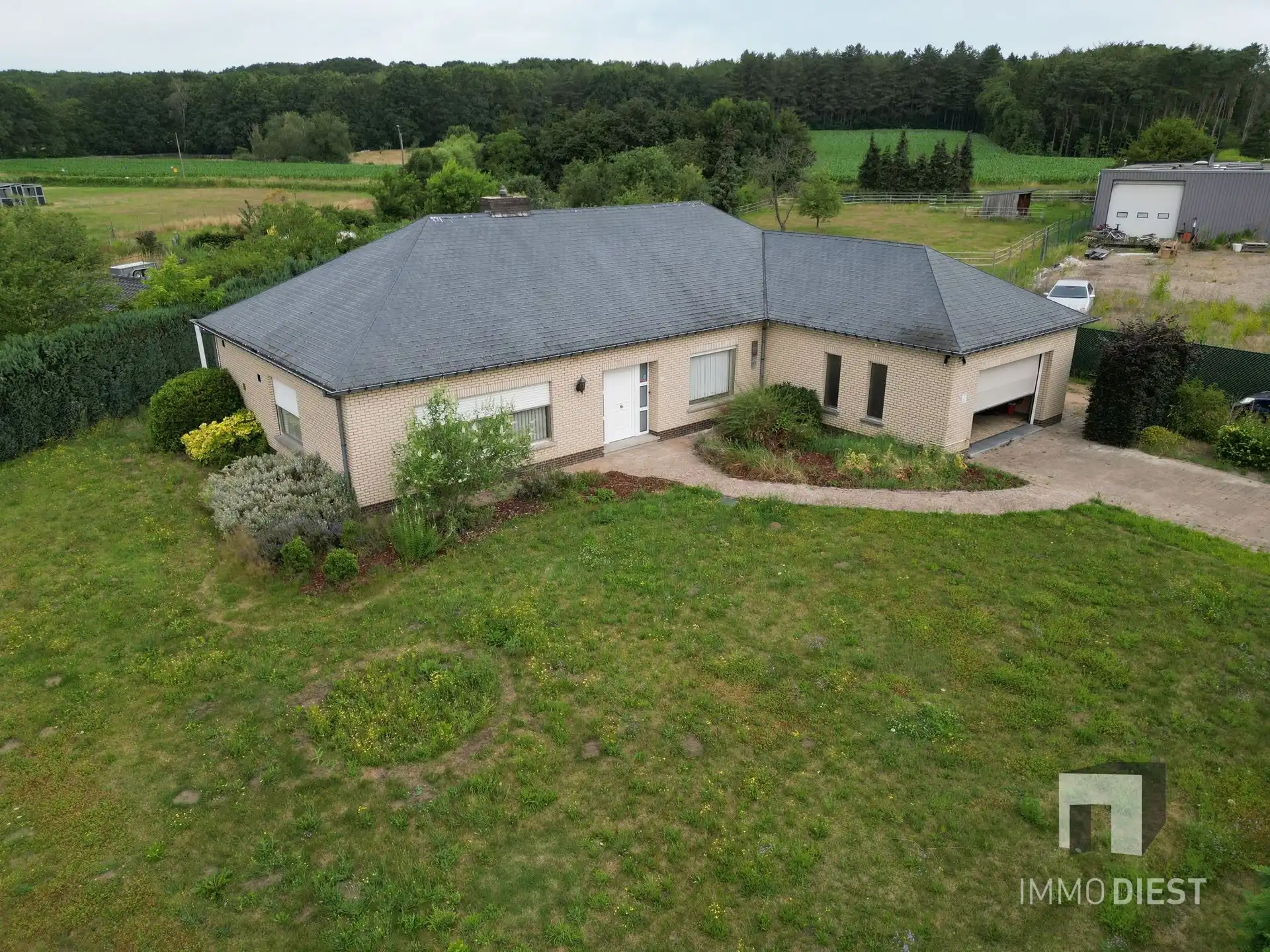 Gelijkvloerse instapklare woning met grote tuin op ca. 39a foto 42