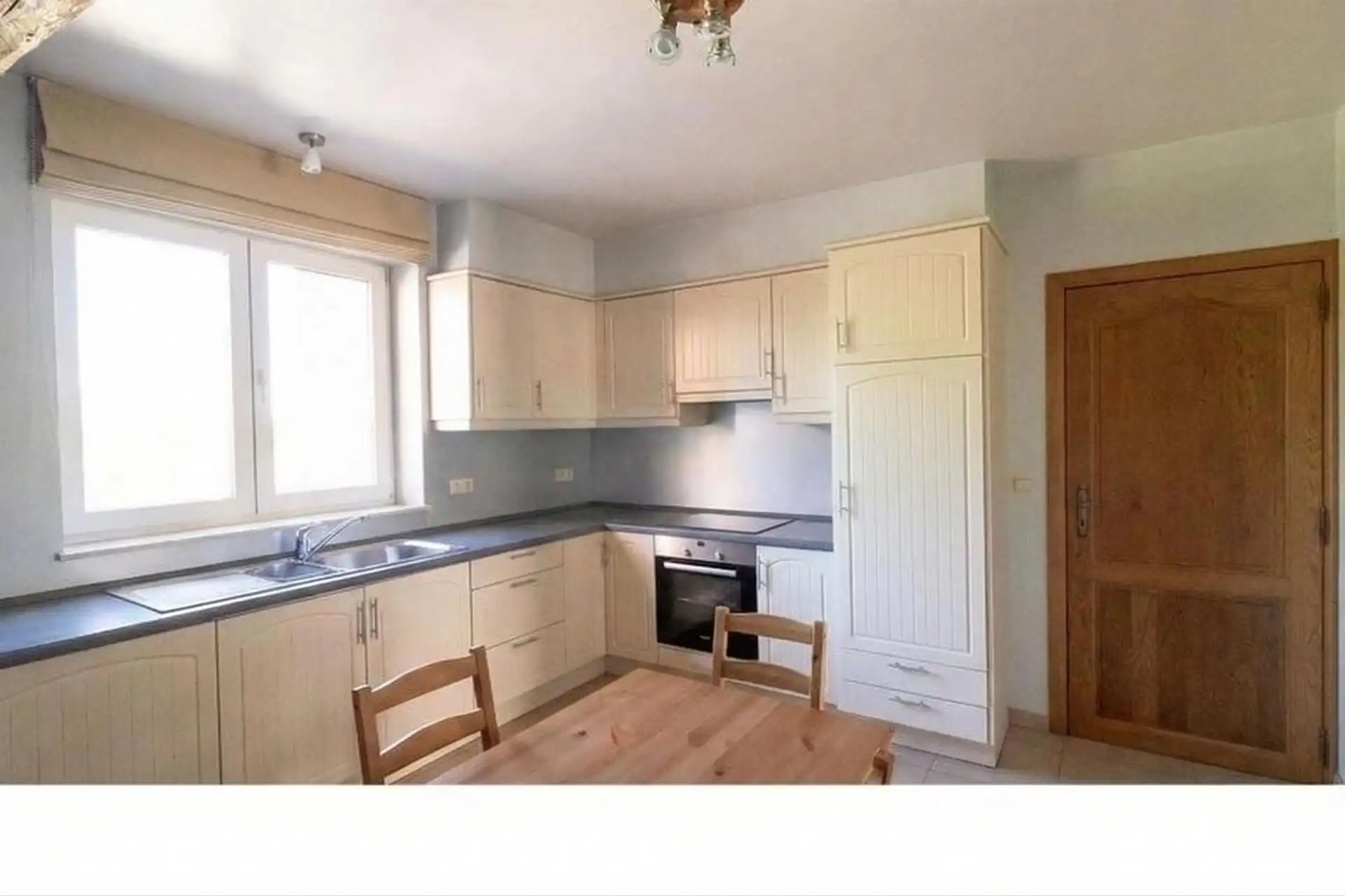 Gelijkvloers handelspand met bovenliggend appartement foto 8