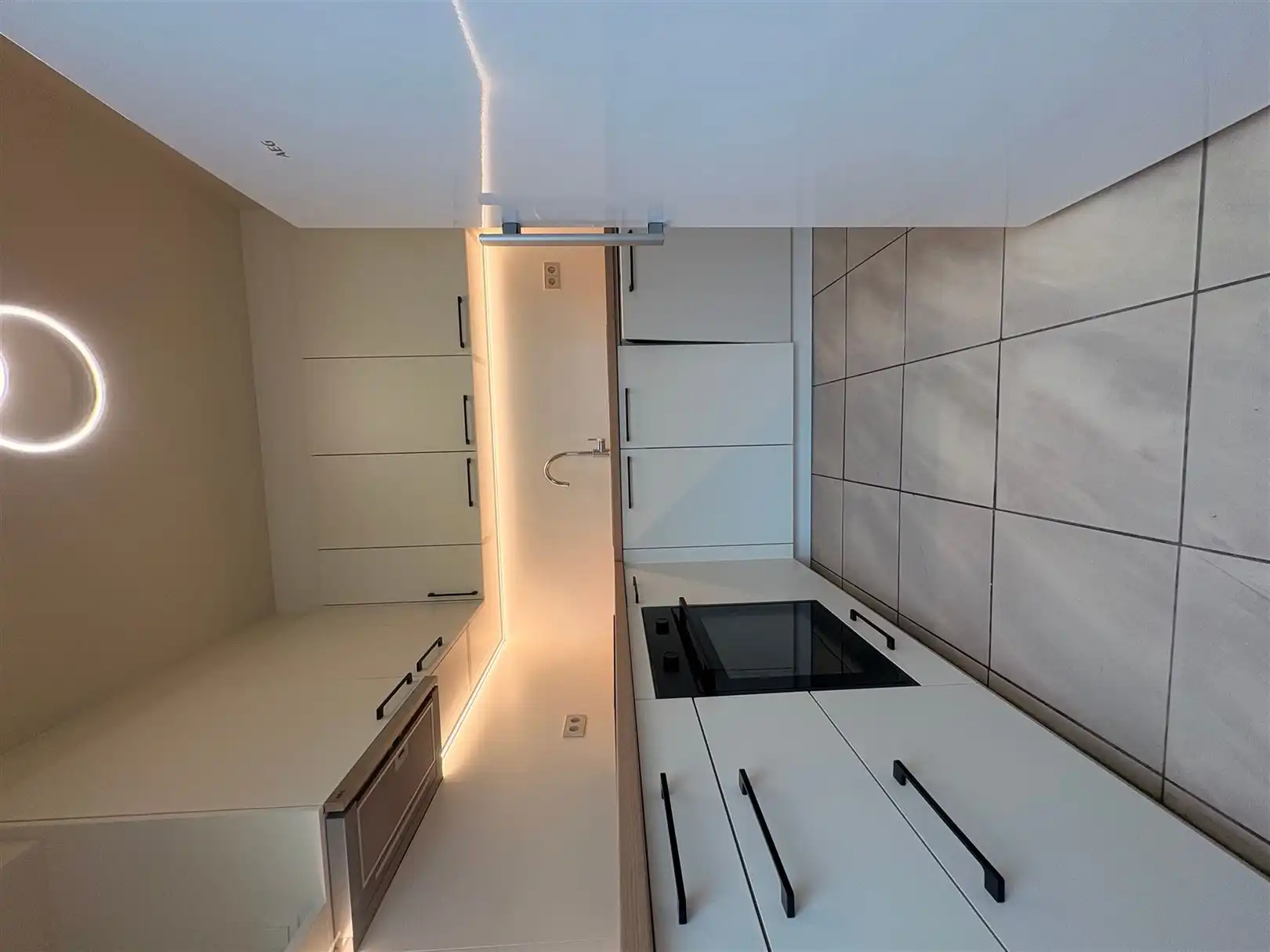 Instapklaar volledig gerenoveerd appartement met garage.  foto 2