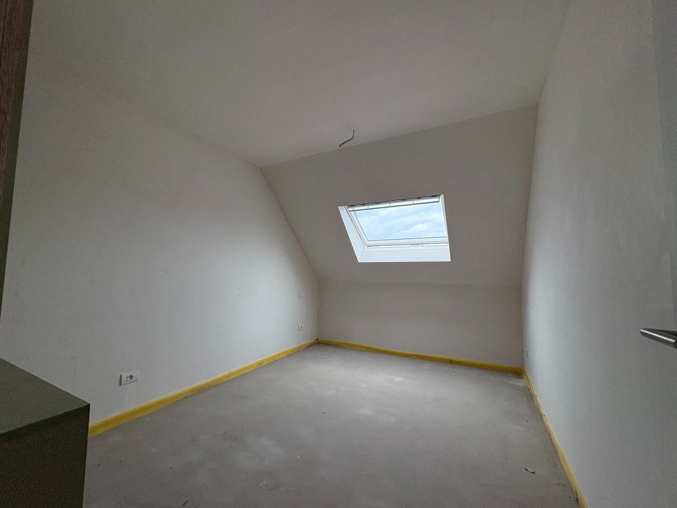 Nieuwbouwwoning met 4 slaapkamers + garage foto 6