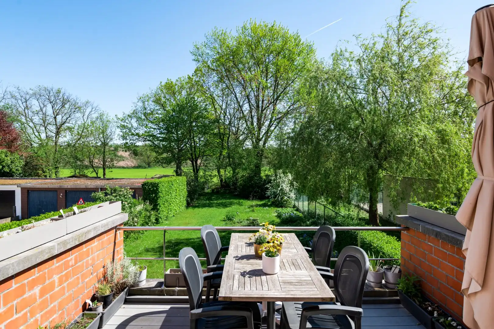 Splitlevel woning met tuin en zicht op natuurgebied! foto 12
