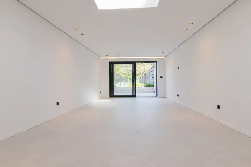 Geslaagde totaalrenovatie met 4 slaapkamers, 2 badkamers, zonnig terras, omheinde tuin en toegang achteraan foto 13