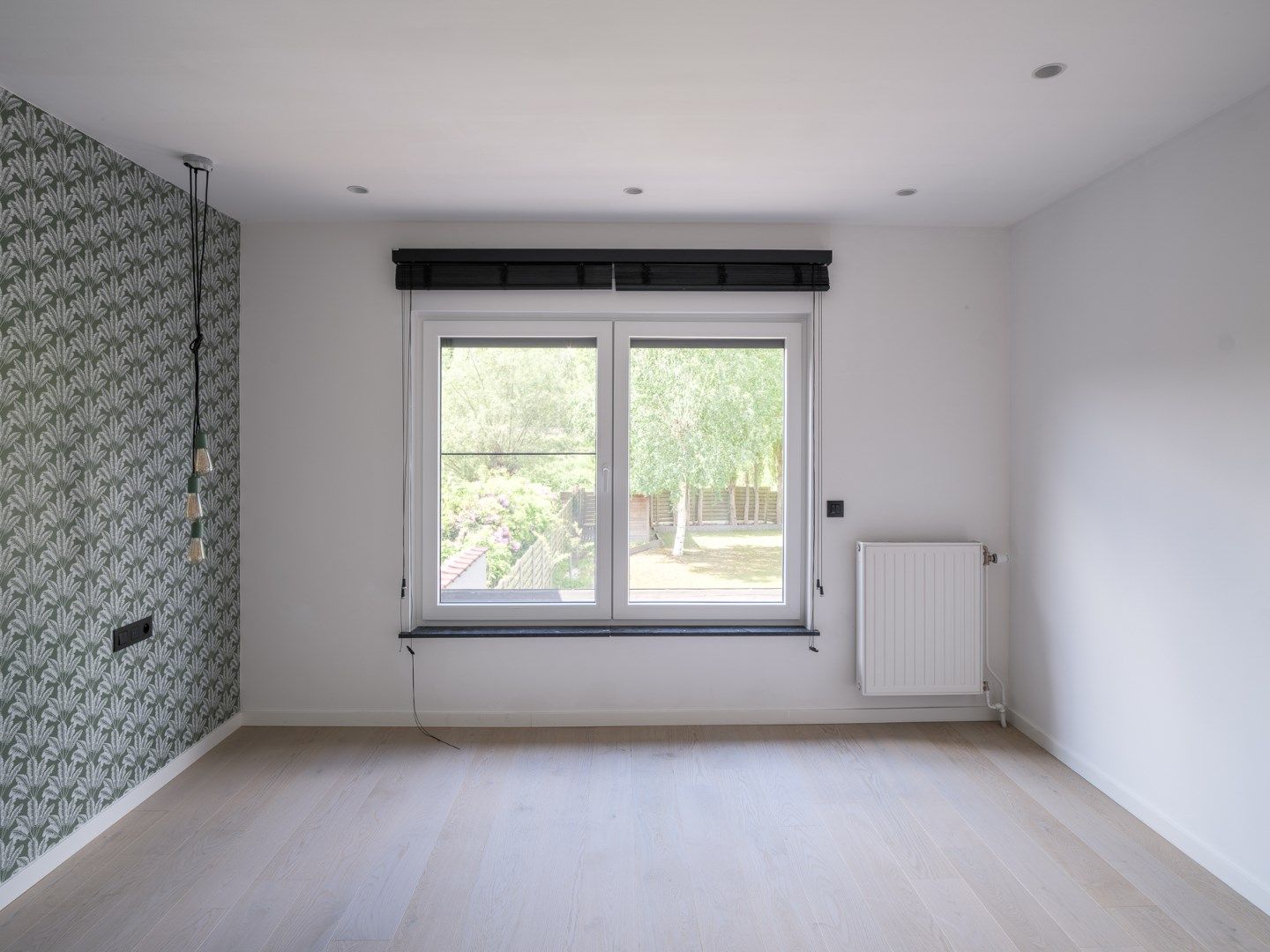 Volledig gerenoveerde, instapklare gezinswoning met grote tuin en dubbele garage foto 14
