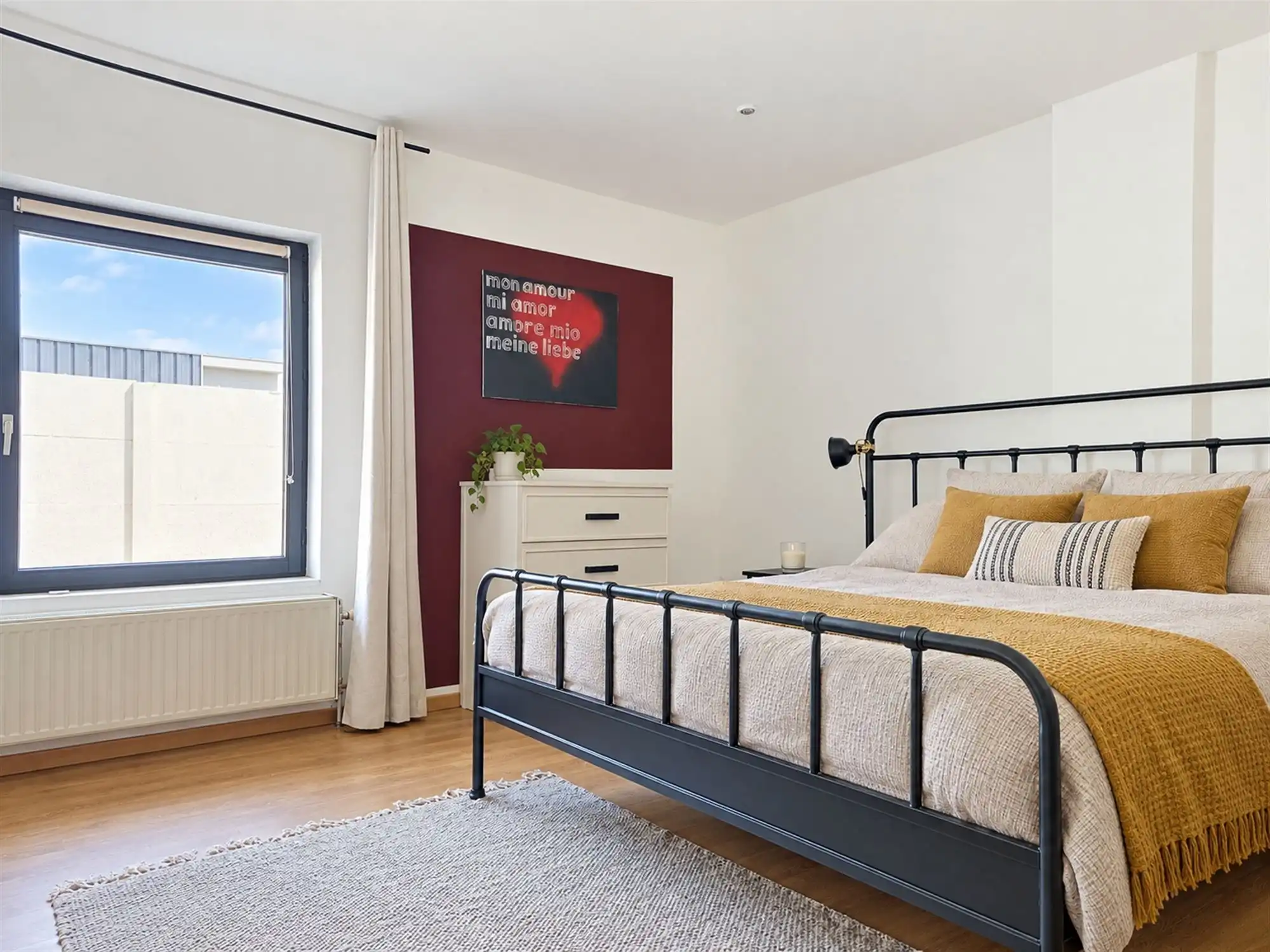 2 slaapkamers en een bureau foto 5