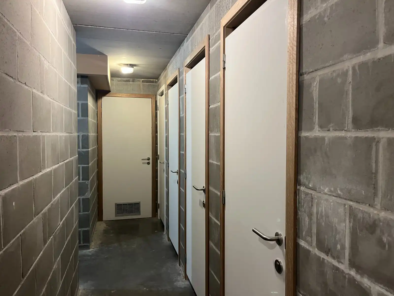 Gezellig en lichtrijk appartement met 2 slaapkamers, terras en staanplaats in hartje Waregem foto 18