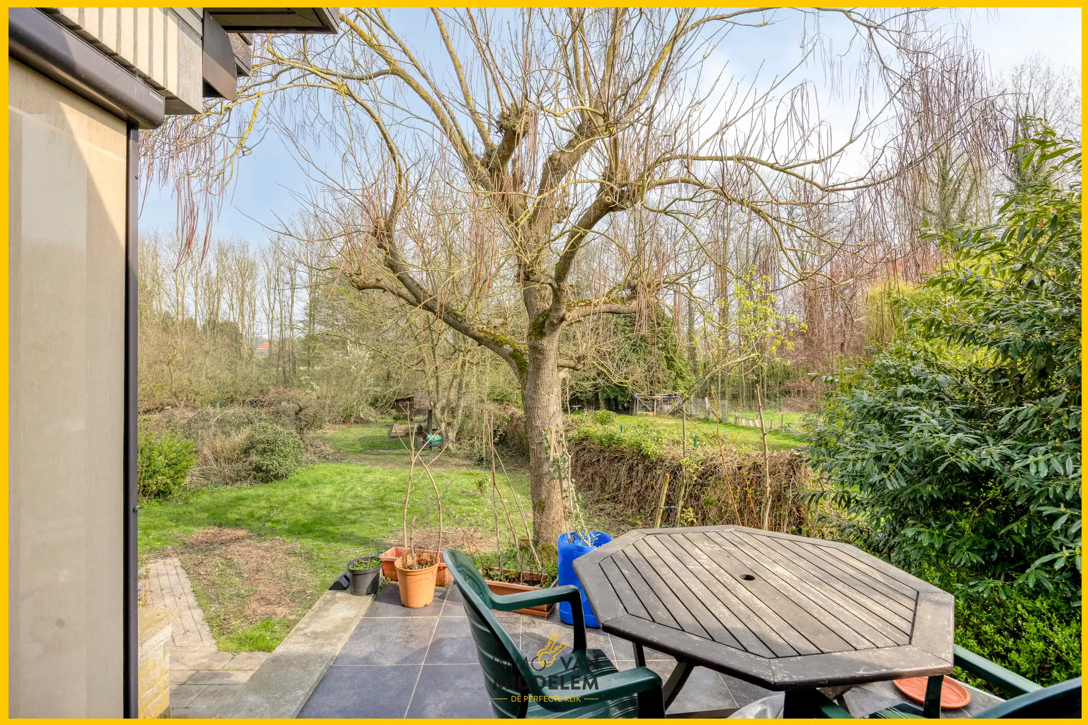 RUIME WONING MET 6 KAMERS EN GROTE TUIN foto 3