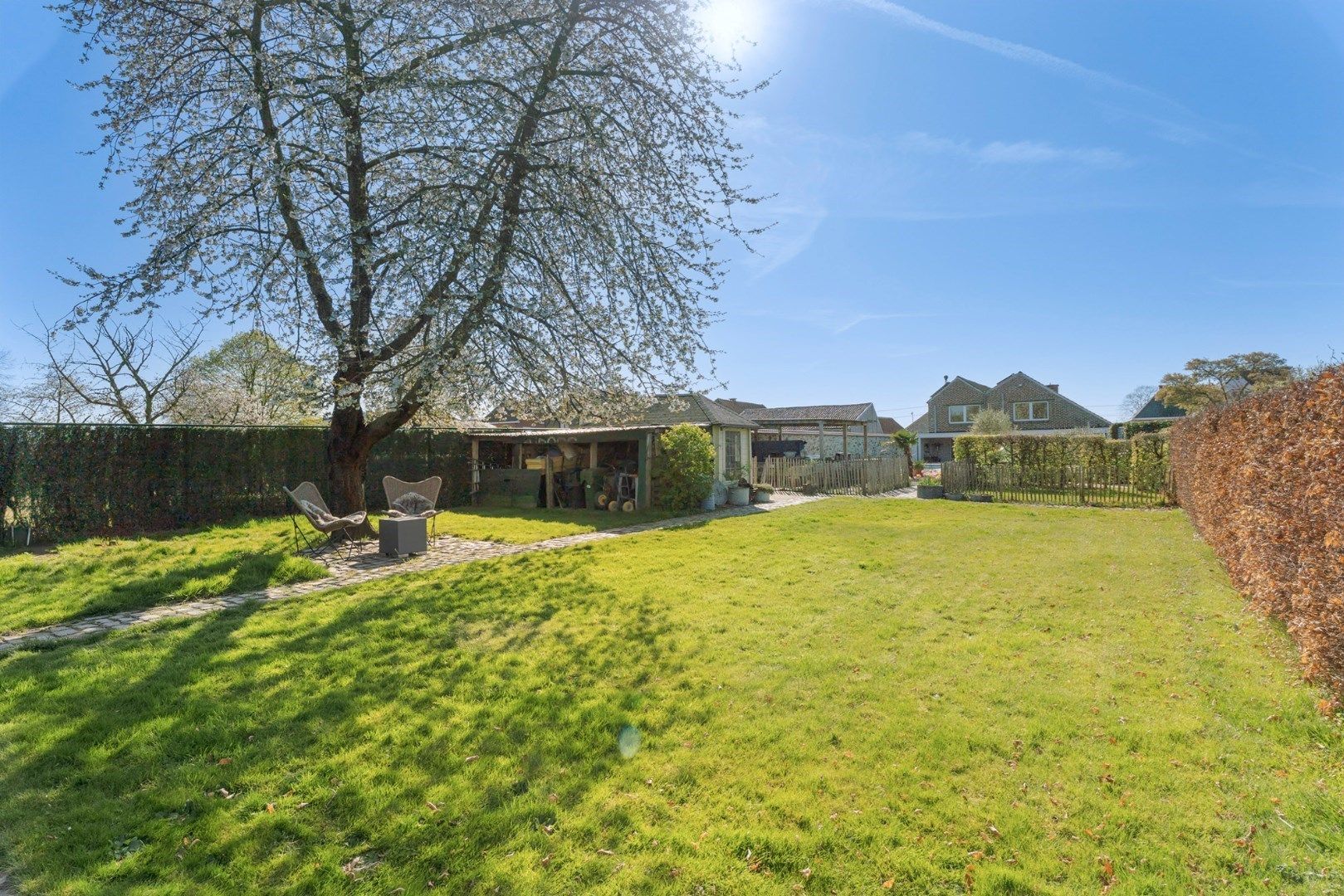 Prachtig gerenoveerde vrijstaande woning met heerlijke tuin met zwembad op 16a16ca foto 29