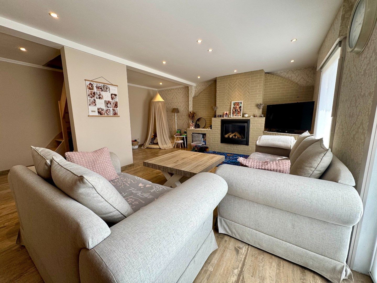 INSTAPKLARE HALFOPEN WONING MET 4 SLPKS, TUIN EN GARAGE foto 6