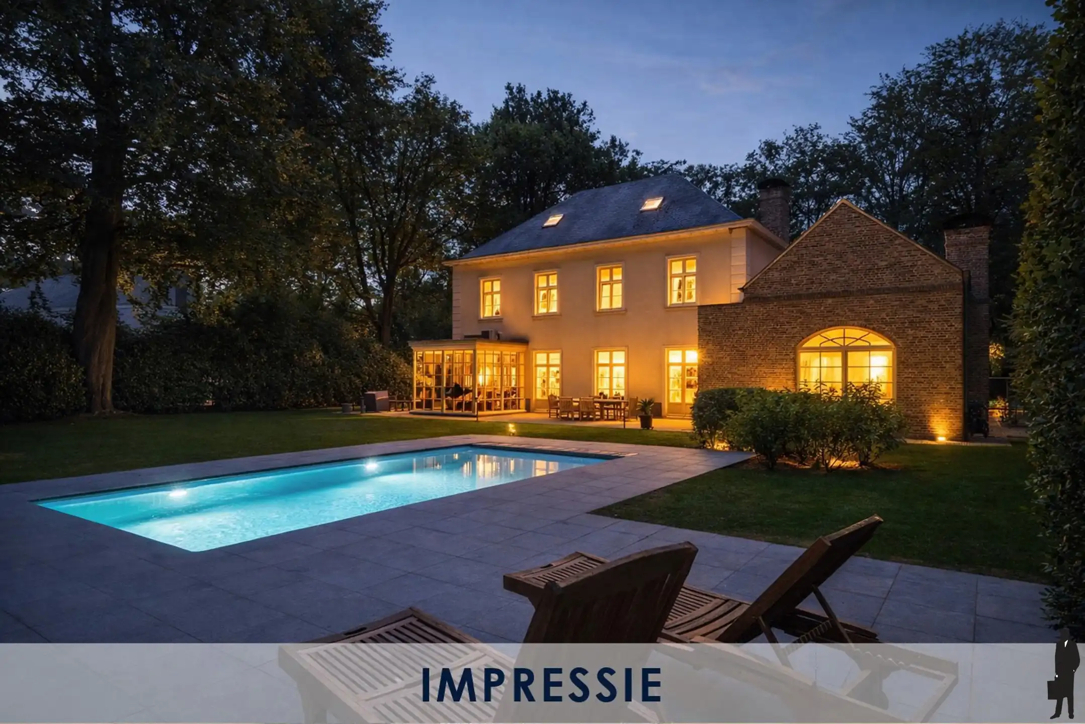 Ruime "manoir villa" gelegen in het gegeerde Hertebos te 's Gravenwezel. foto 2