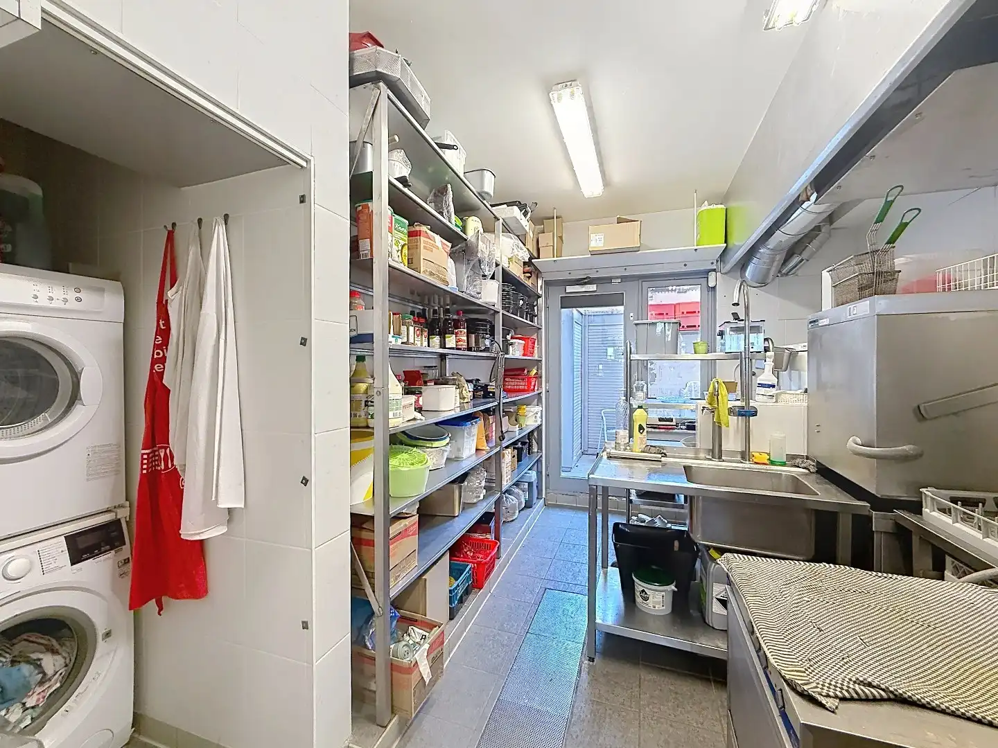 SCHITTEREND VERNIEUWD RESTAURANT / TEAROOM – TOPLOCATIE ZEEDIJK – ZONNETERRAS foto 18