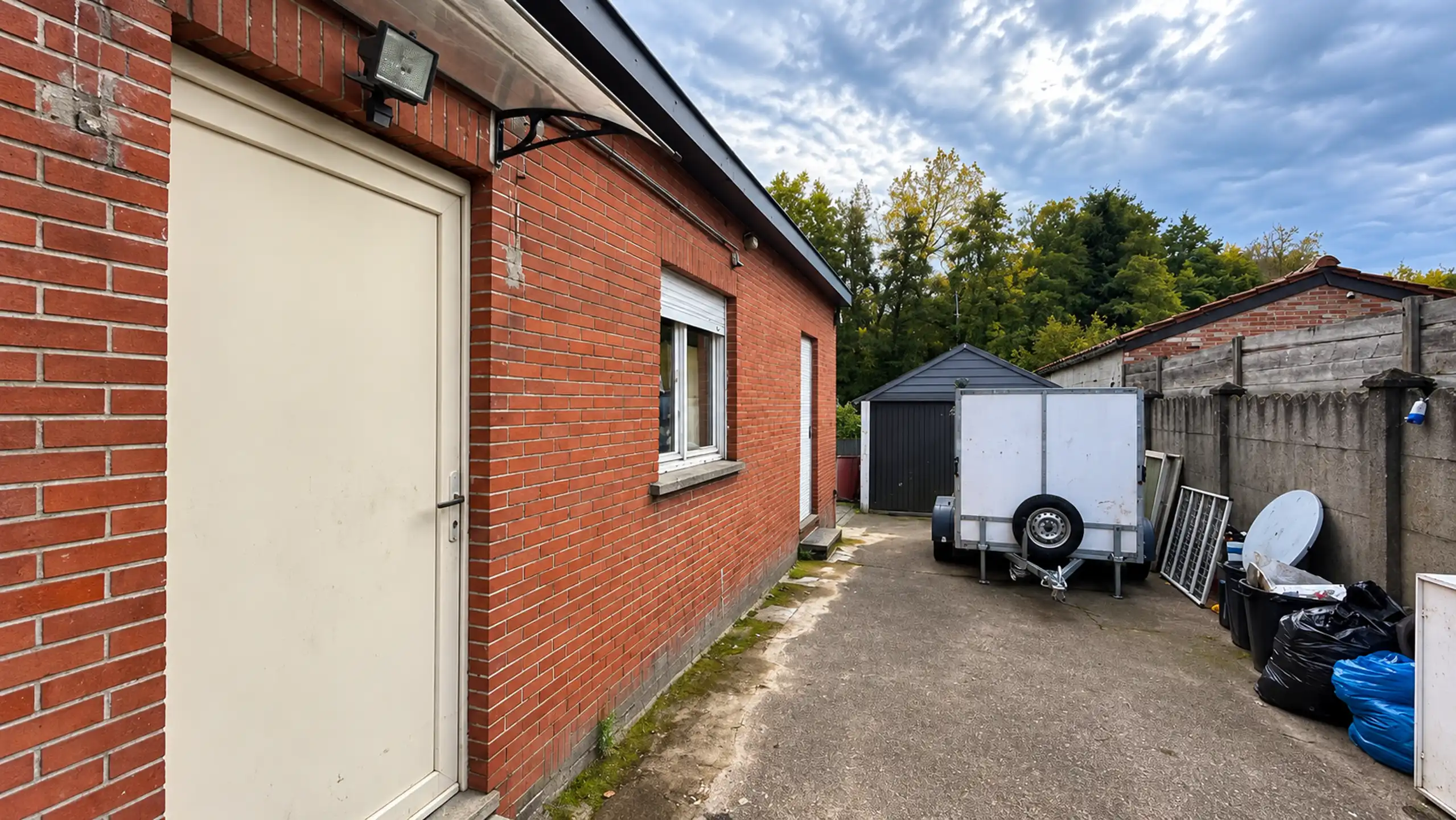 Instapklare halfopen bebouwing met zonnige tuin en garagebox foto 26