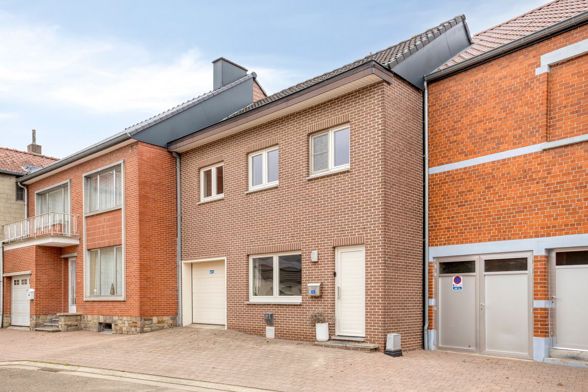 Op te knappen gezinswoning op centrale locatie in Riemst foto 2