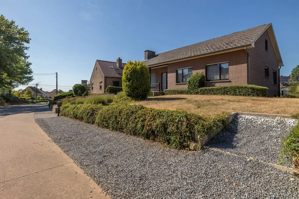 Vrijstaande gelijkvloerse woning, EPC D, 3 slpks op 9a42 met ruime kelder en inpandige garage foto 17