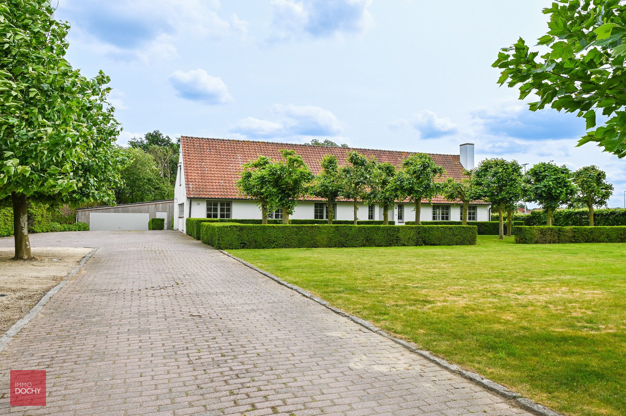 Instapklaar landhuis met bijgebouw foto 2