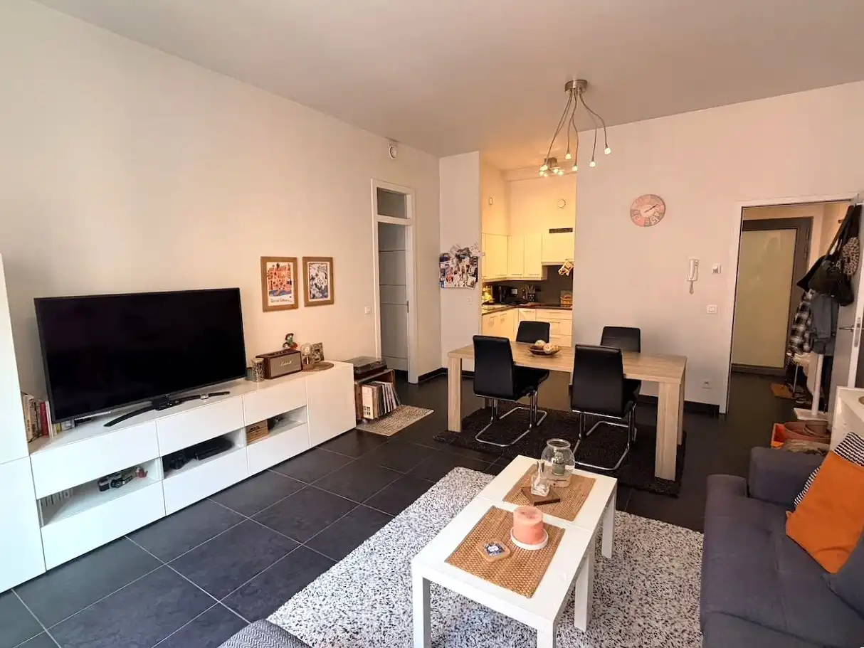 Centraal gelegen bemeubeld appartement MET autostaanplaats foto 6