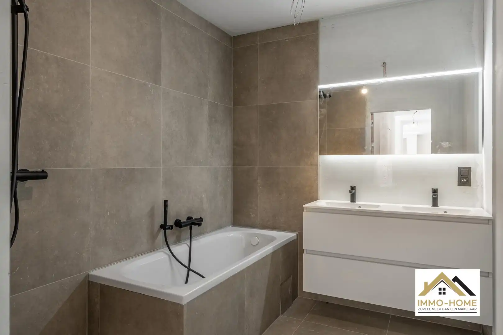 Nieuwbouw energiezuinig appartement met  4 slaapkamers! foto 11