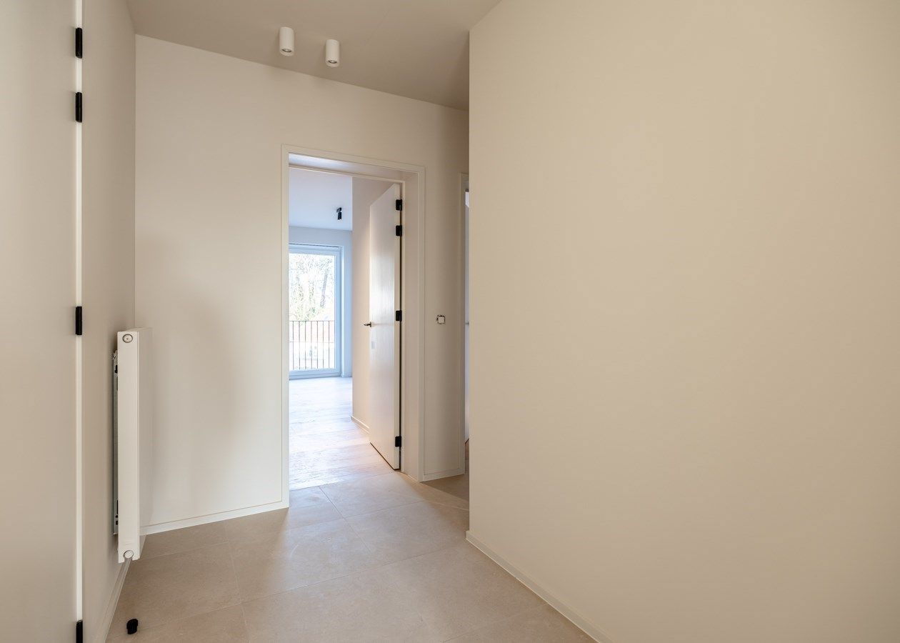 Stijlvol  gerenoveerd 2 slaapkamer appartement op de markt in de Panne foto 9