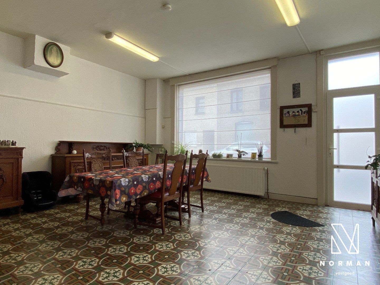 Halfopen woning met 3 slaapkamers, bijgebouw/atelier en grote voorkamer voor eventuele handelszaak foto 5