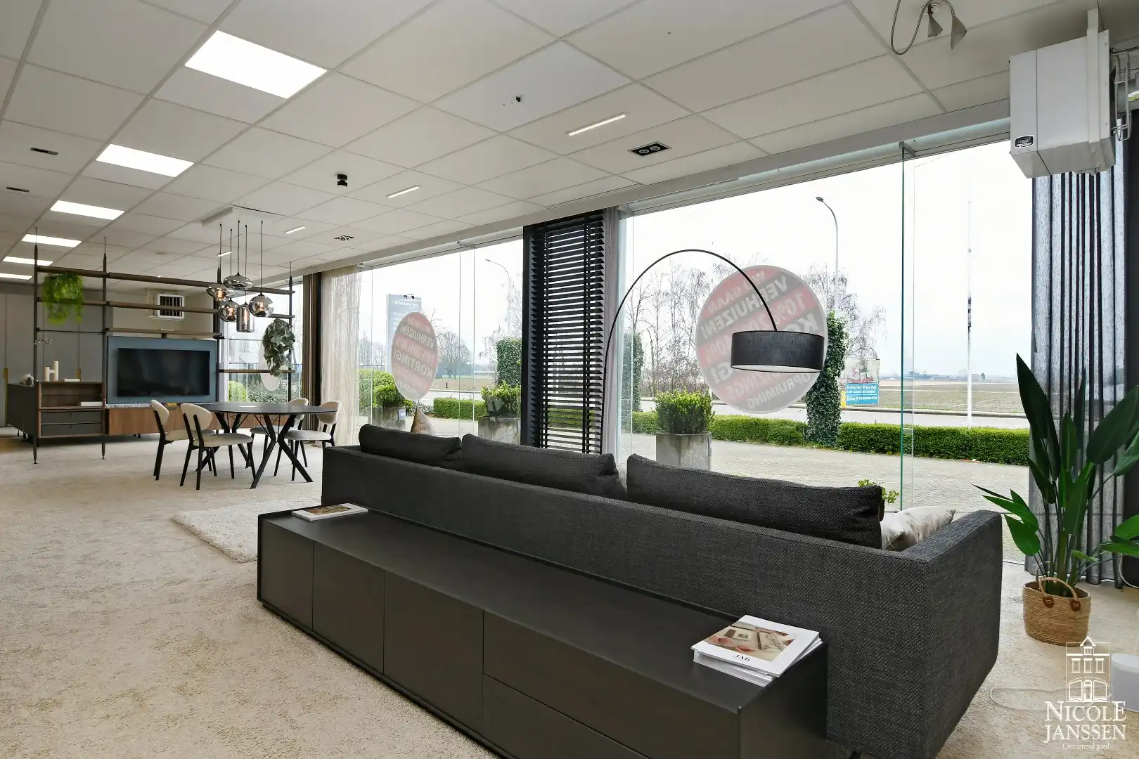 Ruim en luchtig handelspand van ca. 1050m² foto 7