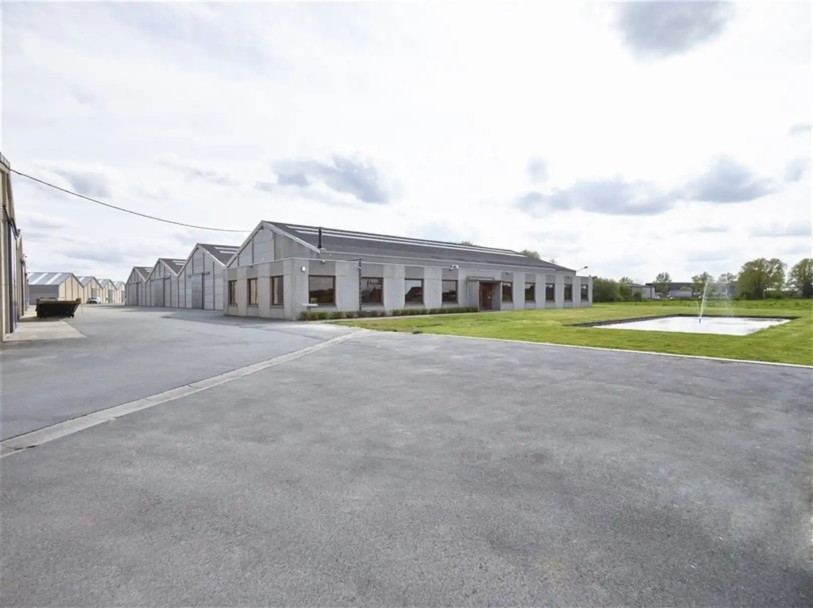 Deelruimtes in loods te Kuurne foto 12