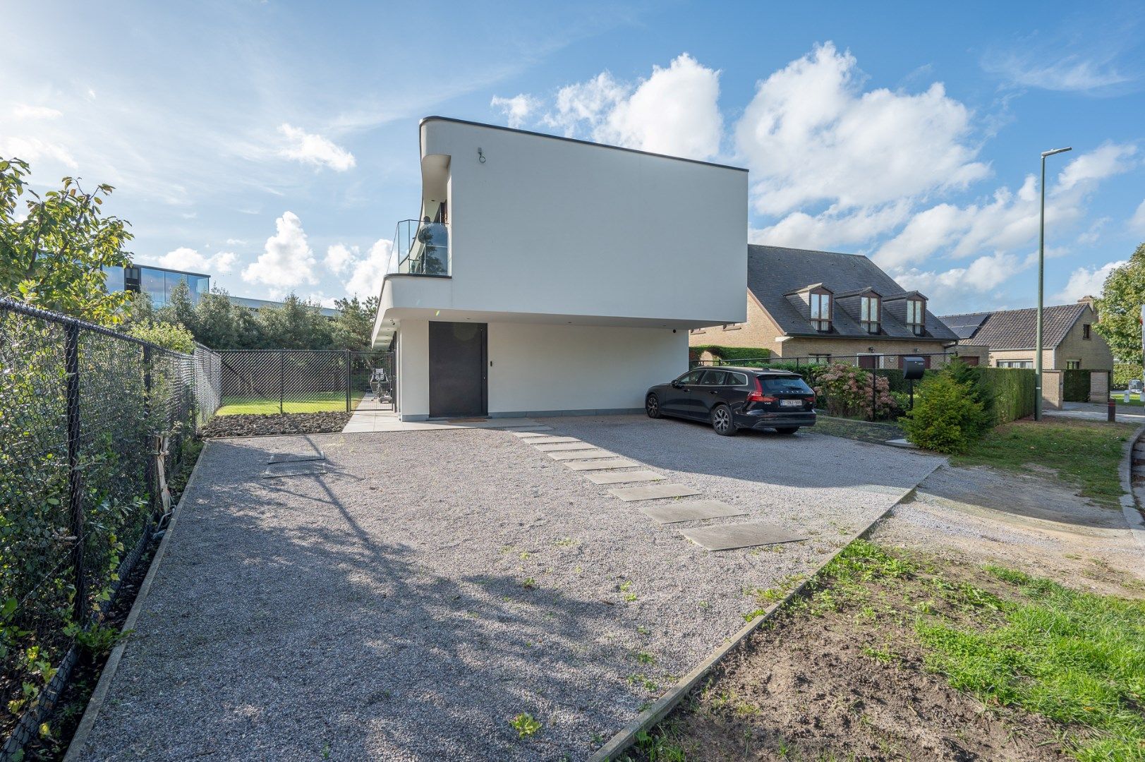 Modern recent gebouwde vrijstaande villa in een residentiële woonwijk te Knokke foto 24