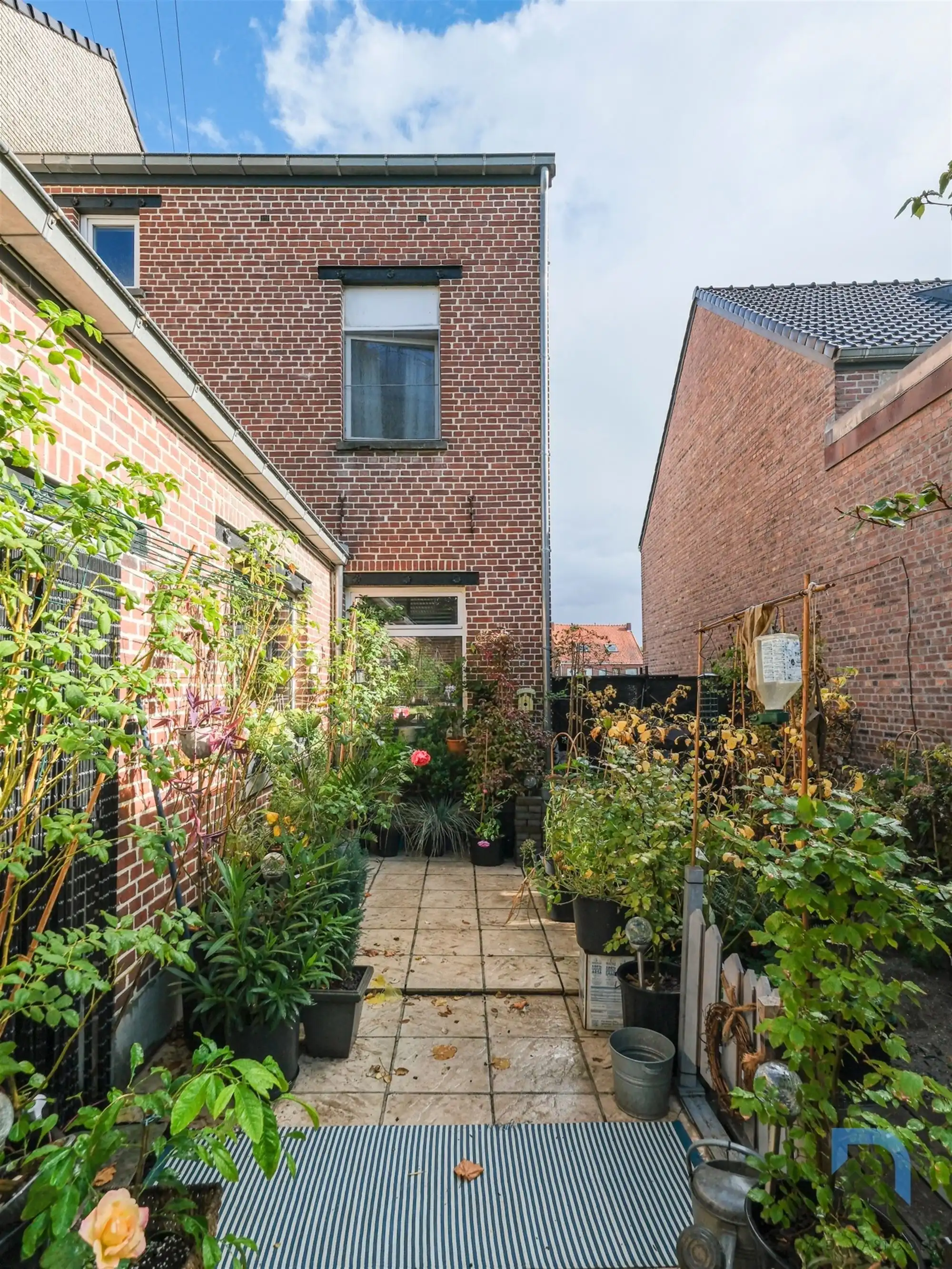 Woning op toplocatie met grote tuin foto 19