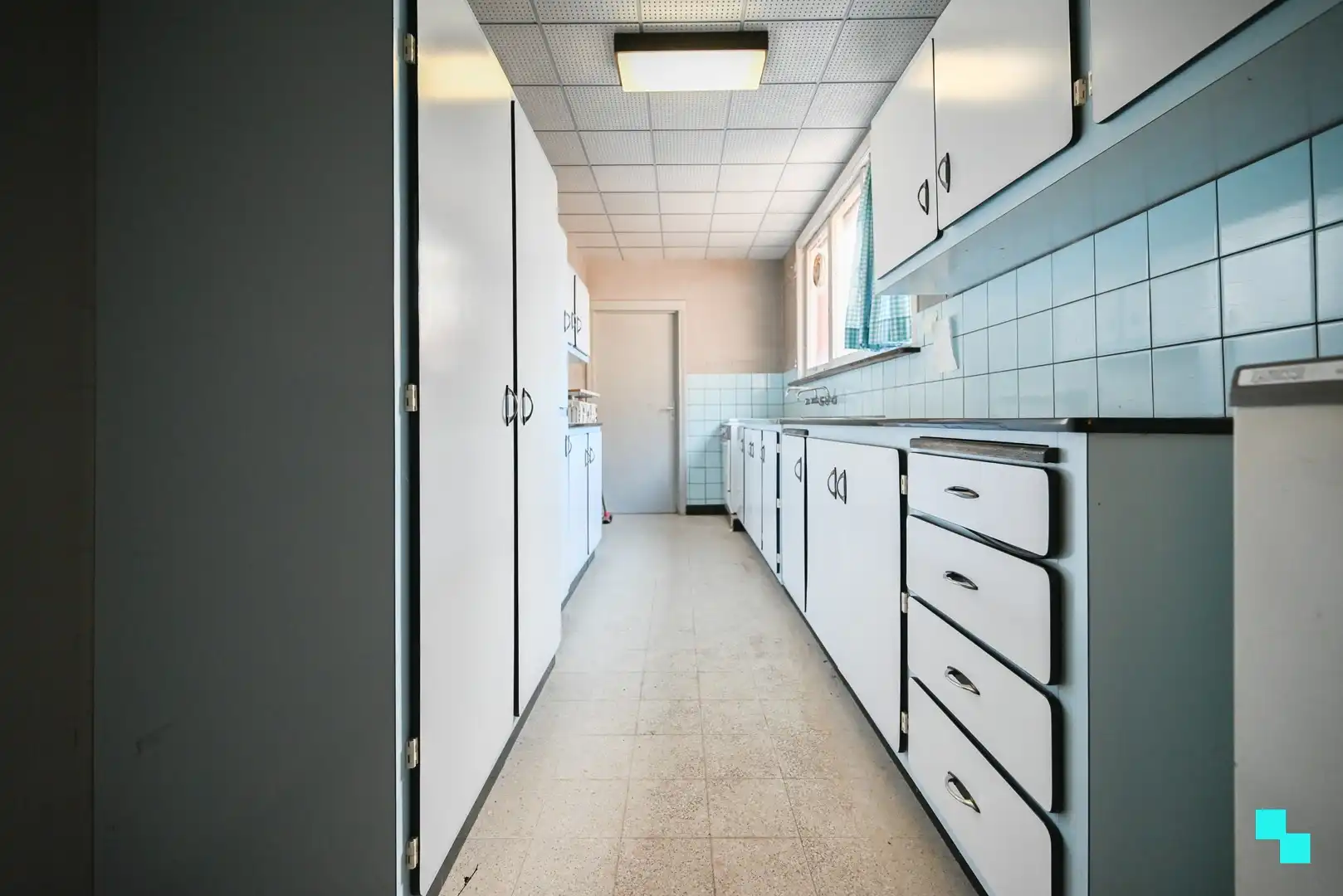 Zeer ruime & authentieke woning in Izegem foto 10