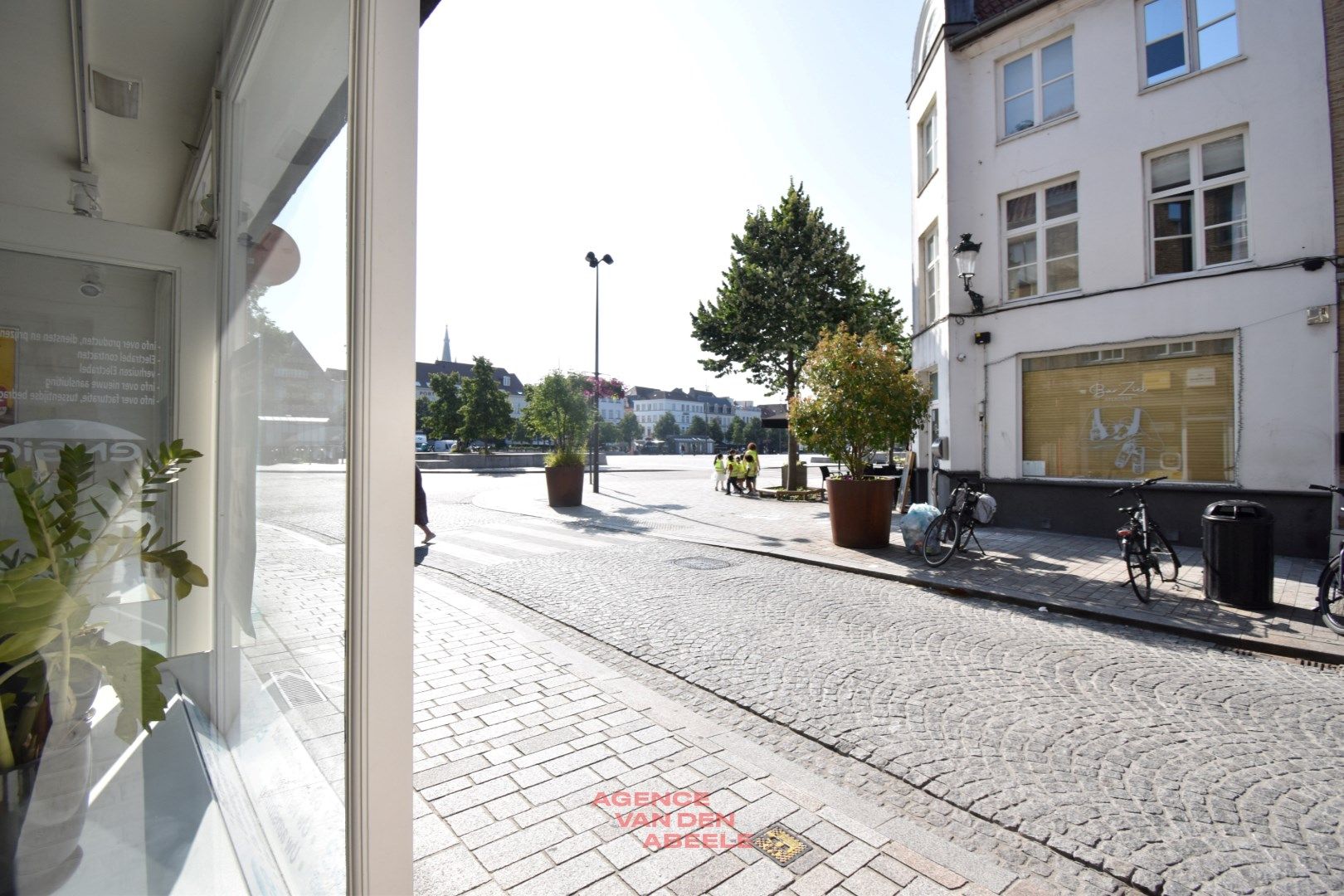 Opbrengsteigendom met 6 appartementen en commerciële handelsruimte foto 2