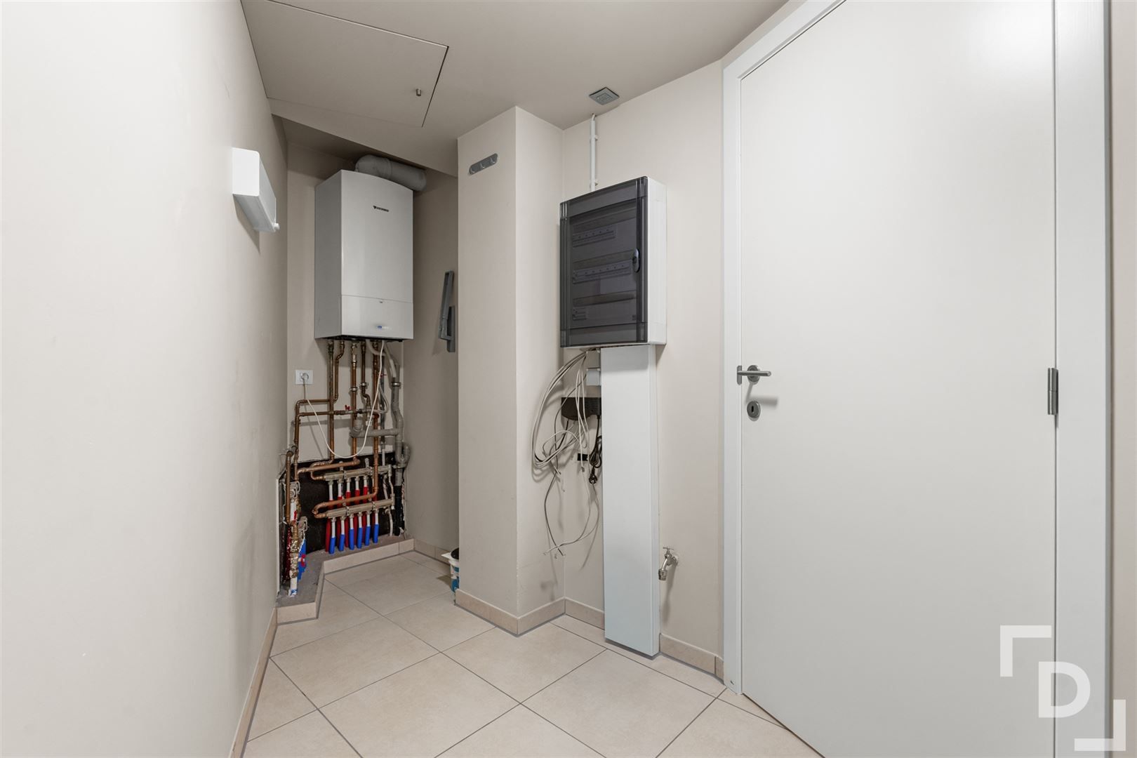 Lichtrijk appartement aan de stadsrand van Ieper. foto 13