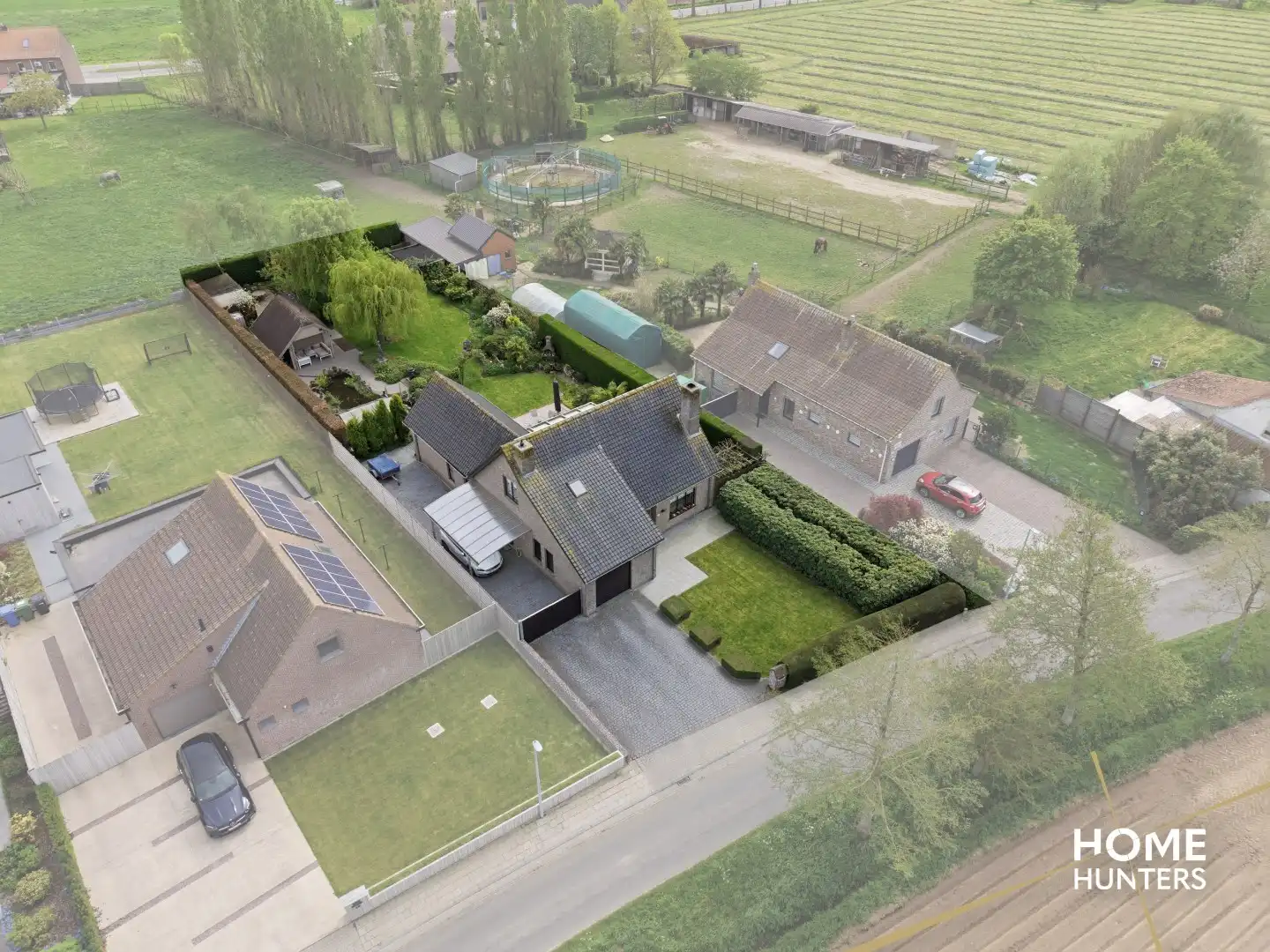 Instapklare villa met 5 slaapkamers, een ruime garage en een prachtige tuin te Dikkebus foto 3