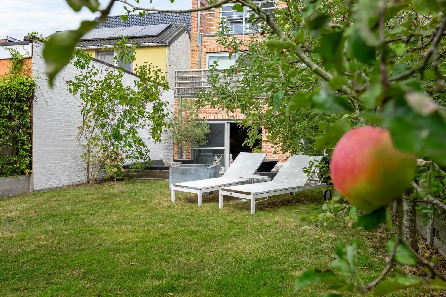 Gelijkvloers energiezuinig app. met 2 slpkrs, terras en royale tuin foto 31
