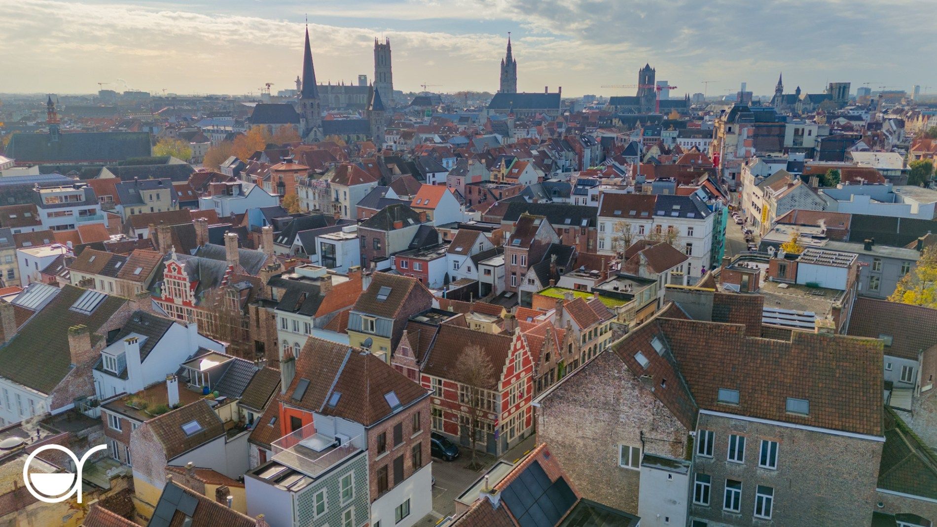 Gerenoveerde historische trapgevelwoning op unieke locatie foto 2