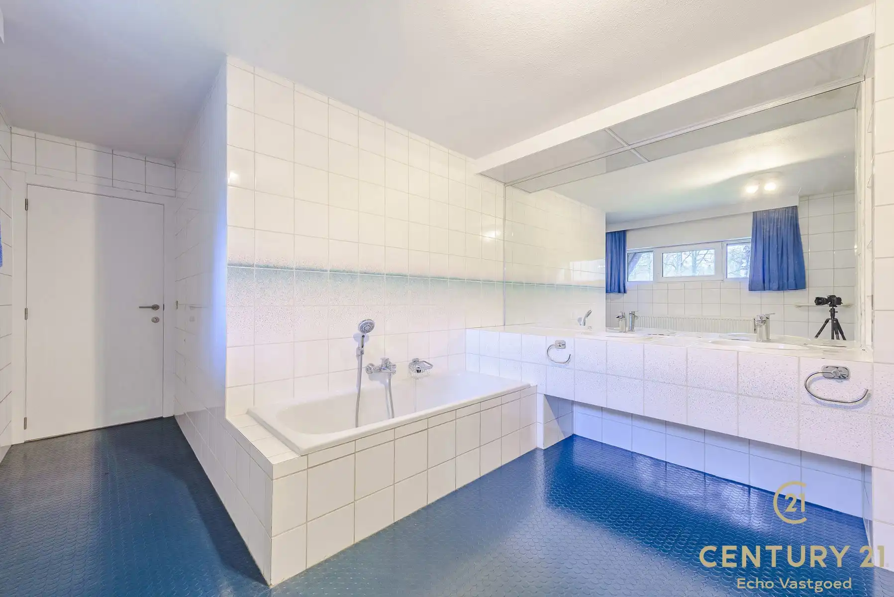 Ruime, unieke villa op royaal perceel in villawijk De Lint. foto 23