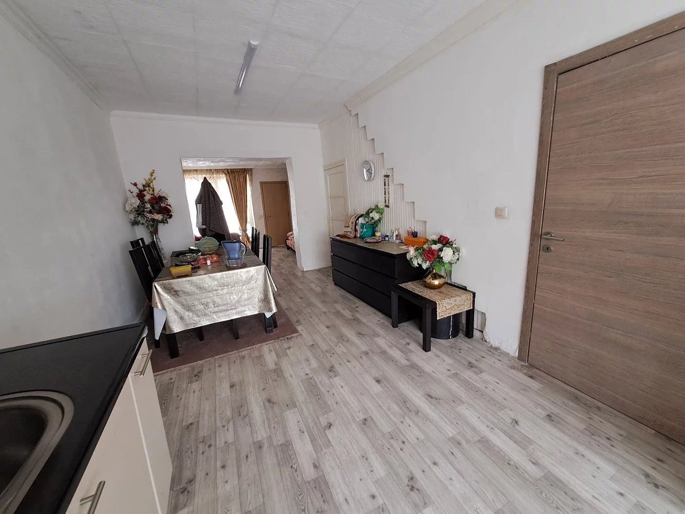Rijwoning aan de stadsrand foto 8