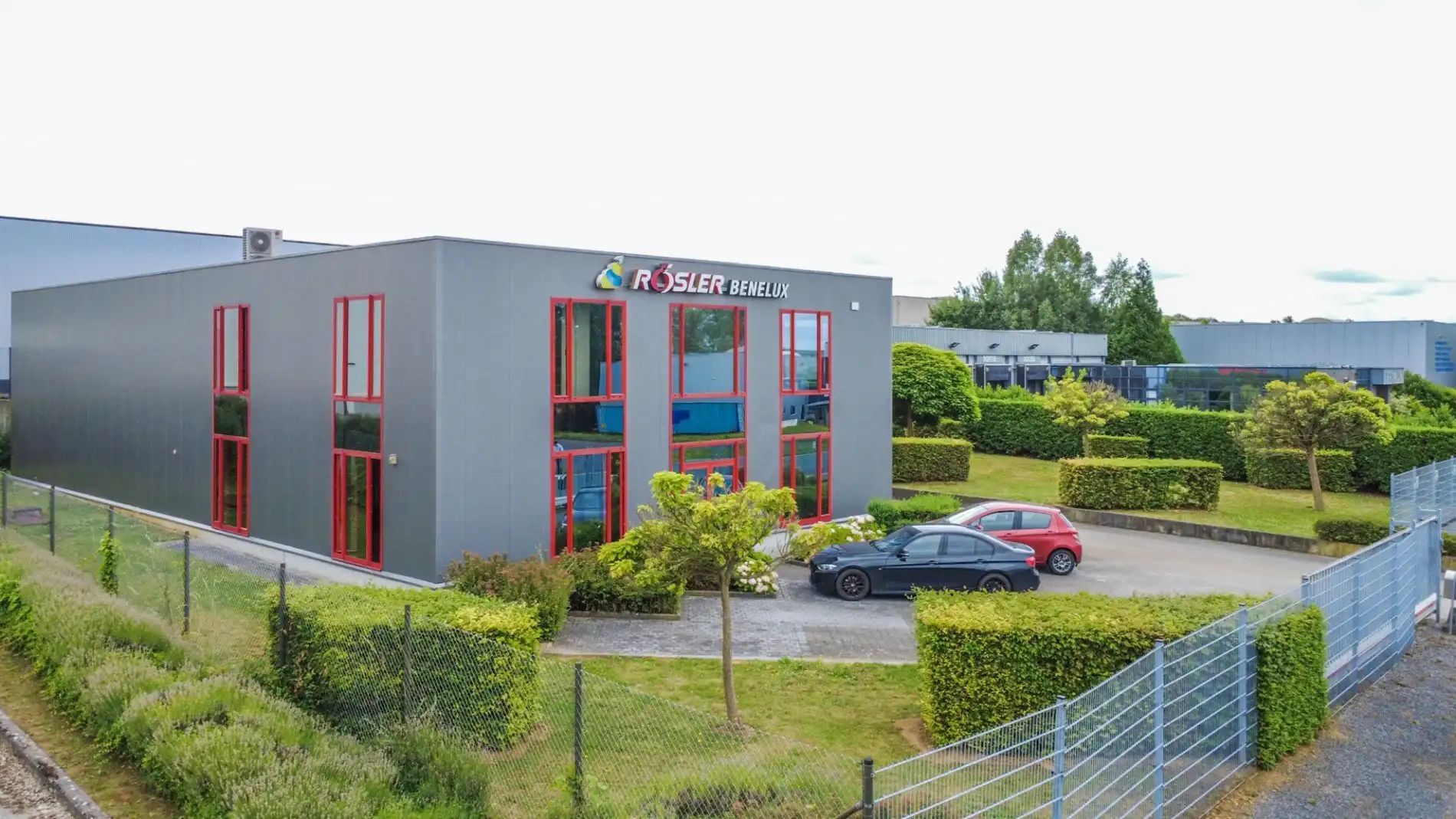 RUIM & COMM TOP GELEGEN INDUSTRIEEL GEBOUW ! foto 2