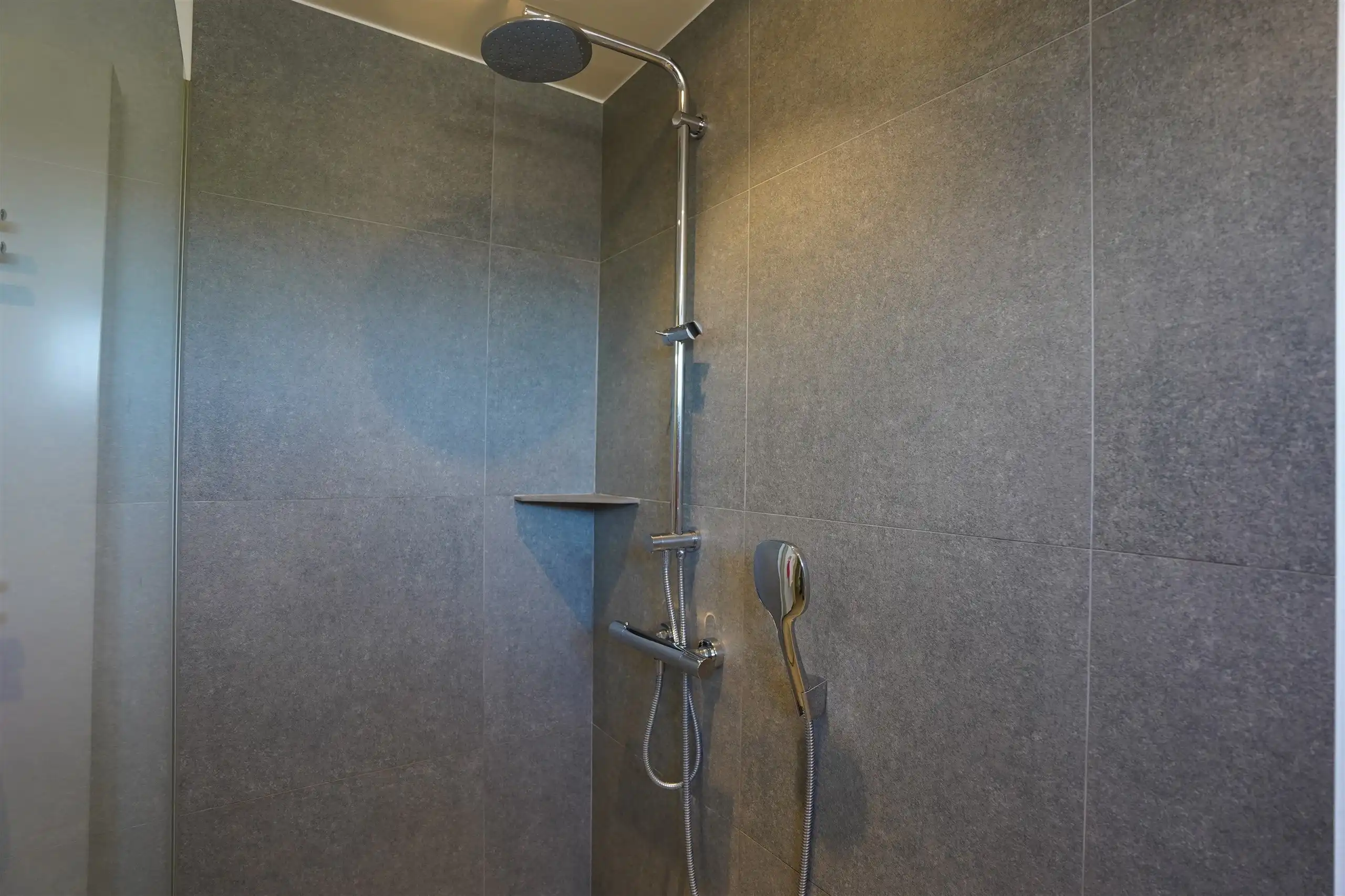 Blikvanger in z'n prijscategorie! Tip-top verzorgde woning! foto 21