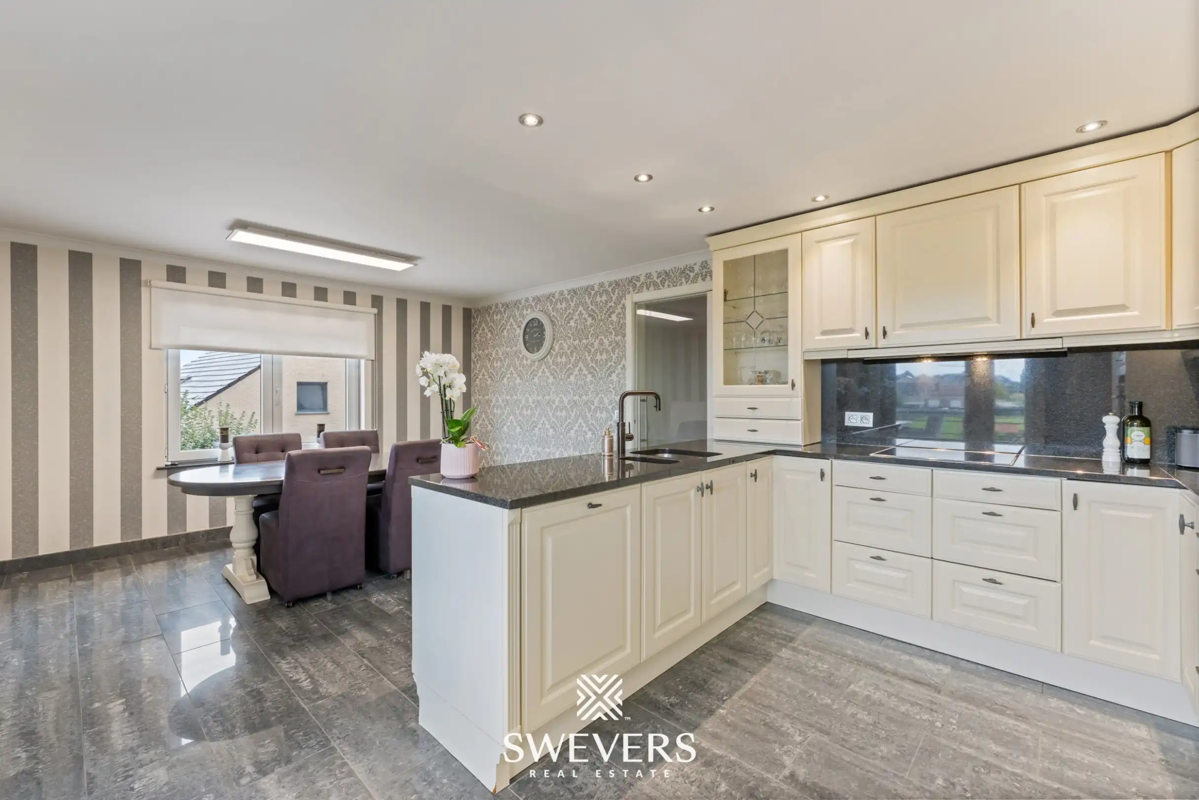 Royale kangoeroewoning met zwembad en dubbele garage foto 26