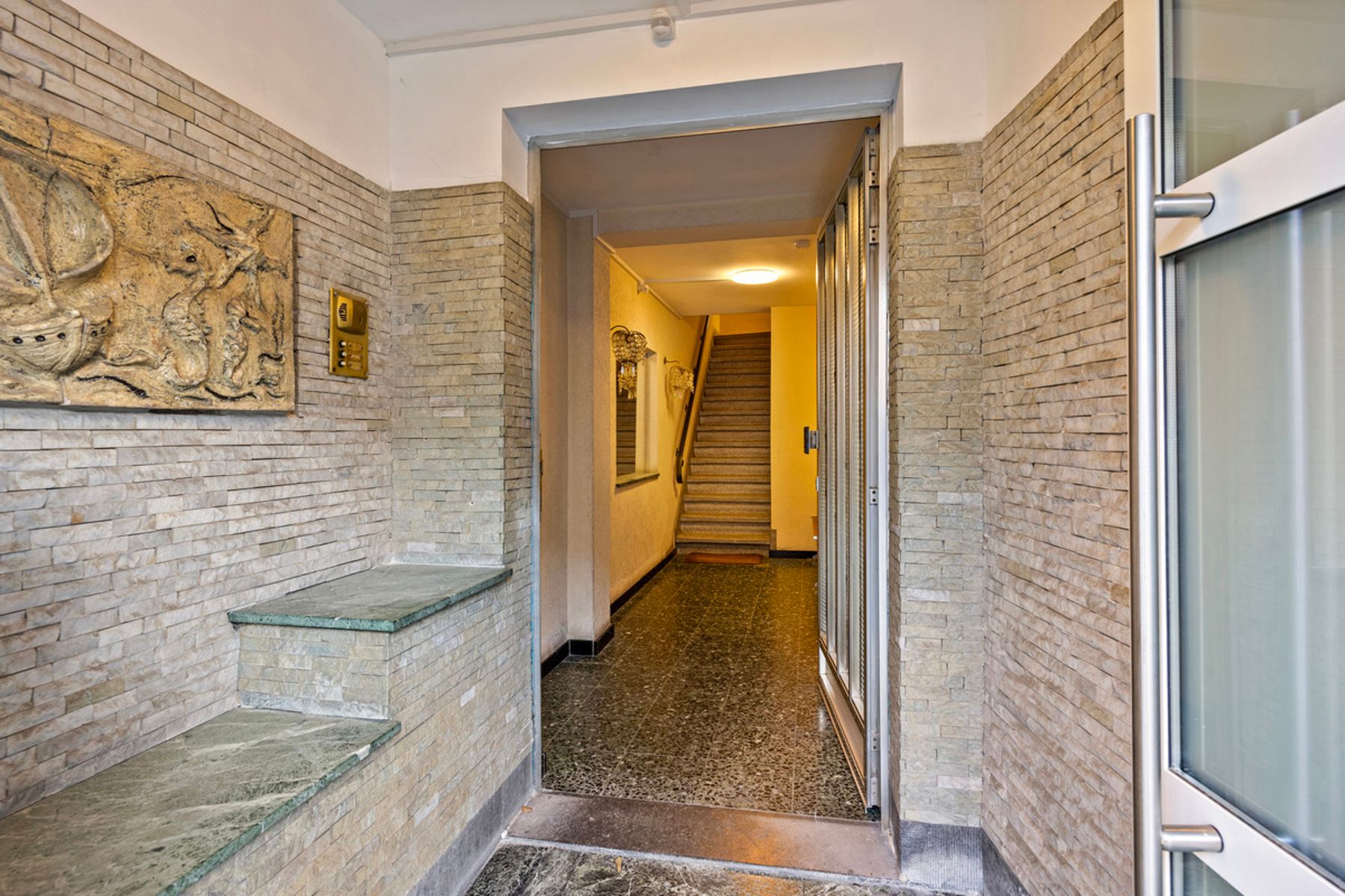 Lichtrijk en Ruim Appartement met 2 Slaapkamers – Topligging foto 4