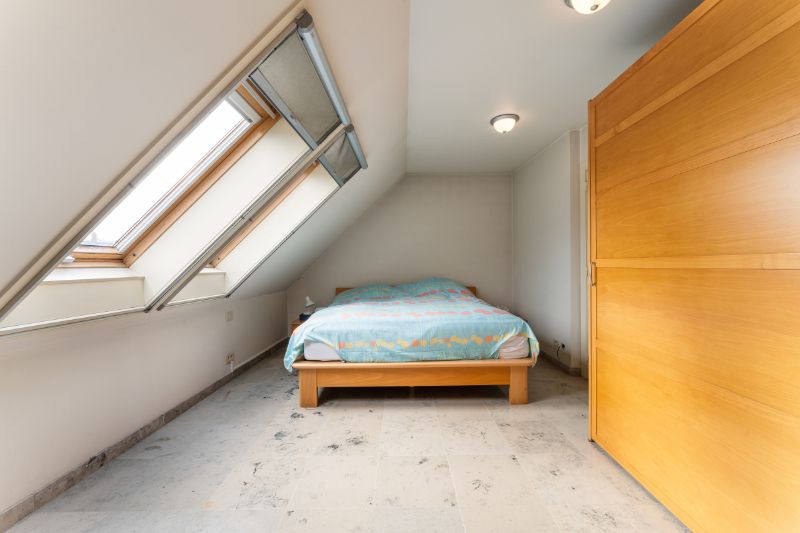 Ruim duplex dakappartement met twee slaapkamers nabij de Grote Markt foto 9